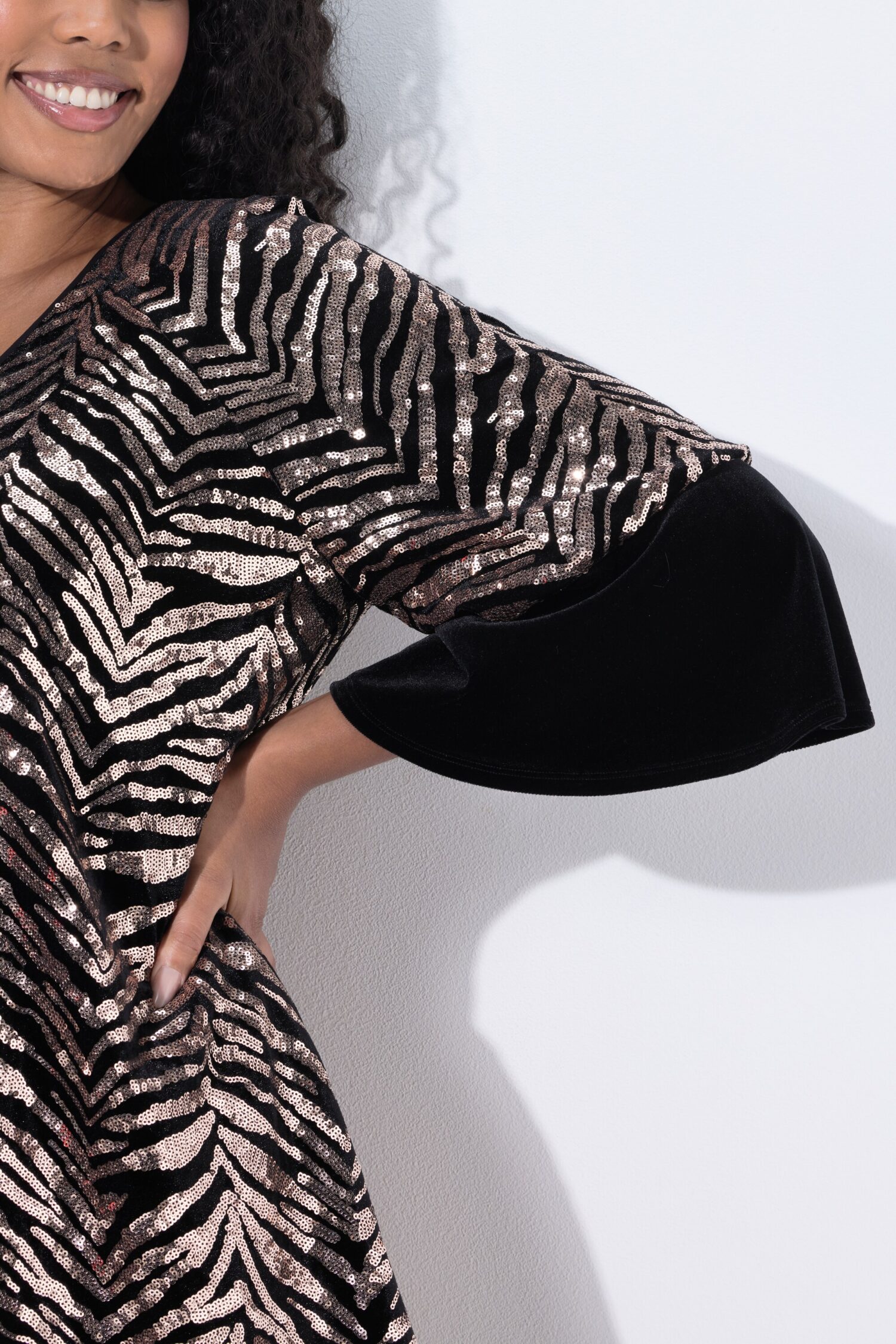 Φόρεμα με tiger print και παγιέτες