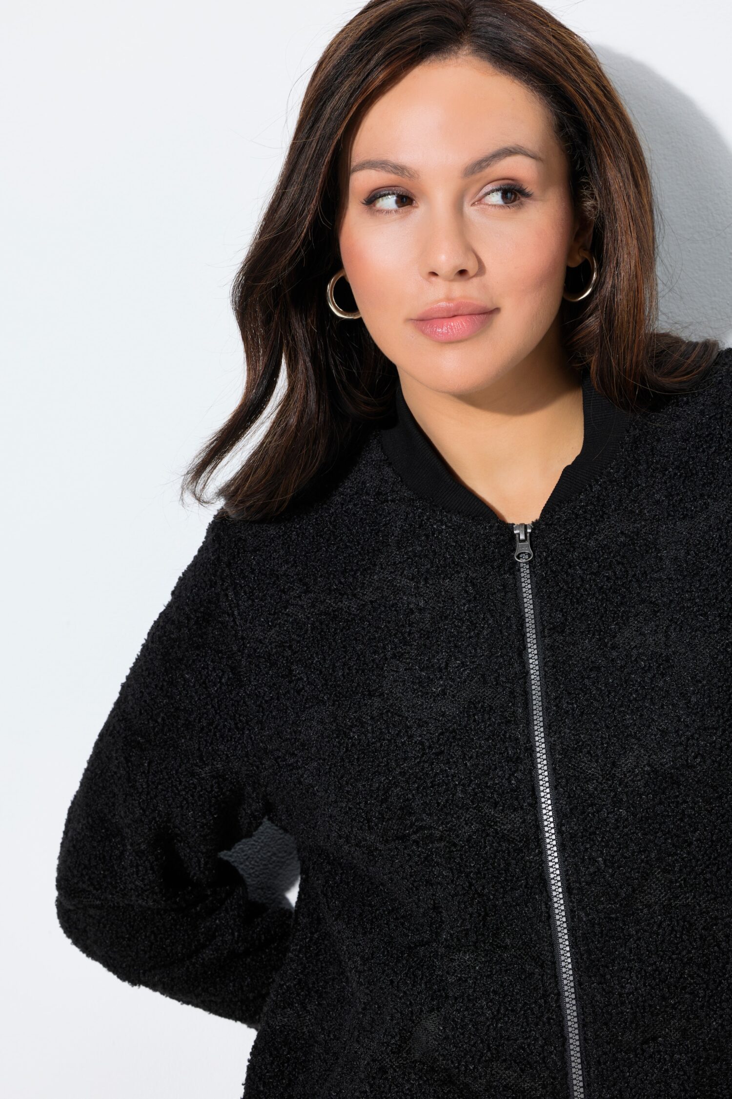 Μπουφάν με κλασική εφαρμογή, από teddy fleece με ανάγλυφο σχέδιο