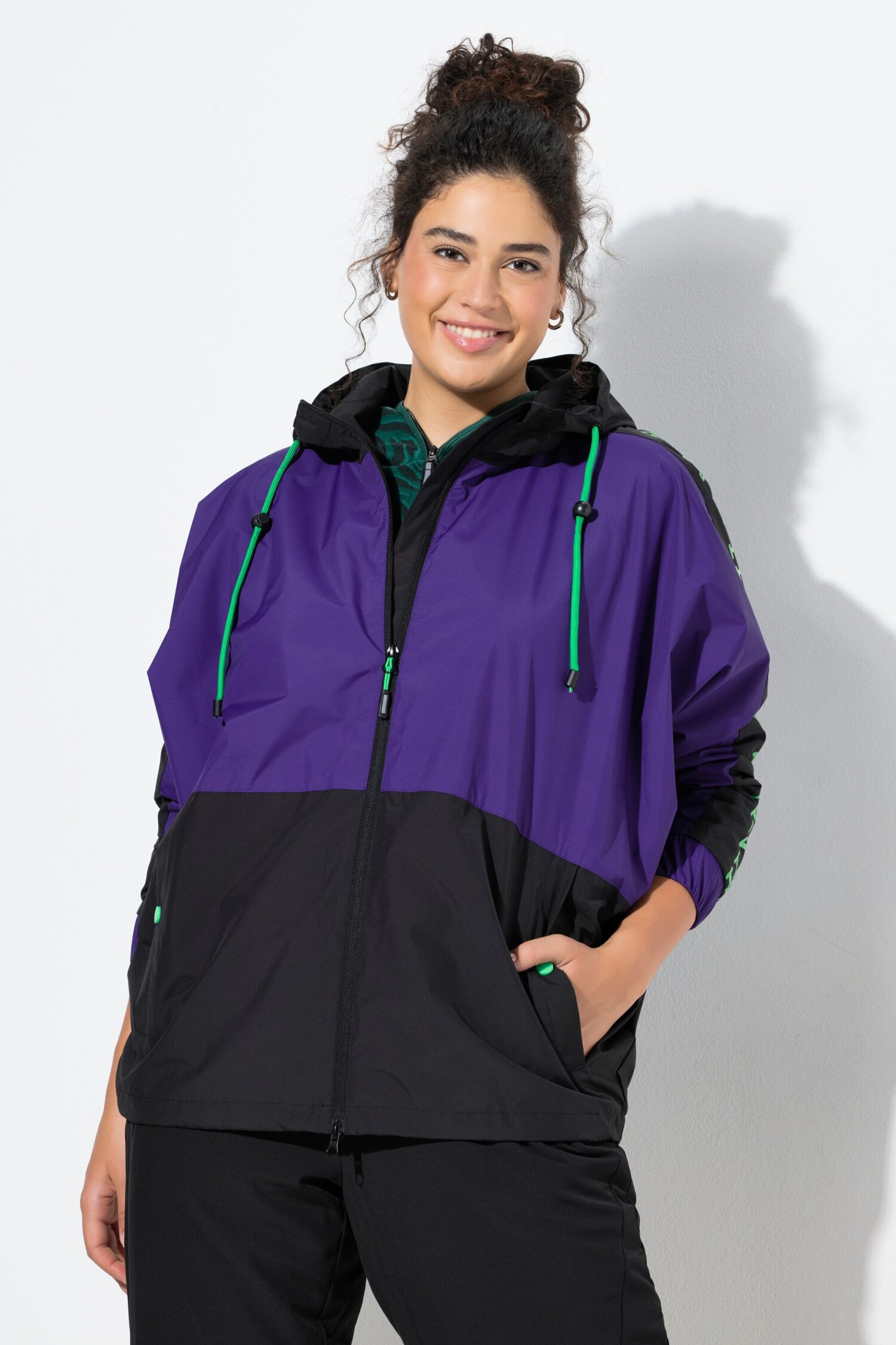 Μπουφάν oversized, αντιανεμικό με κουκούλα