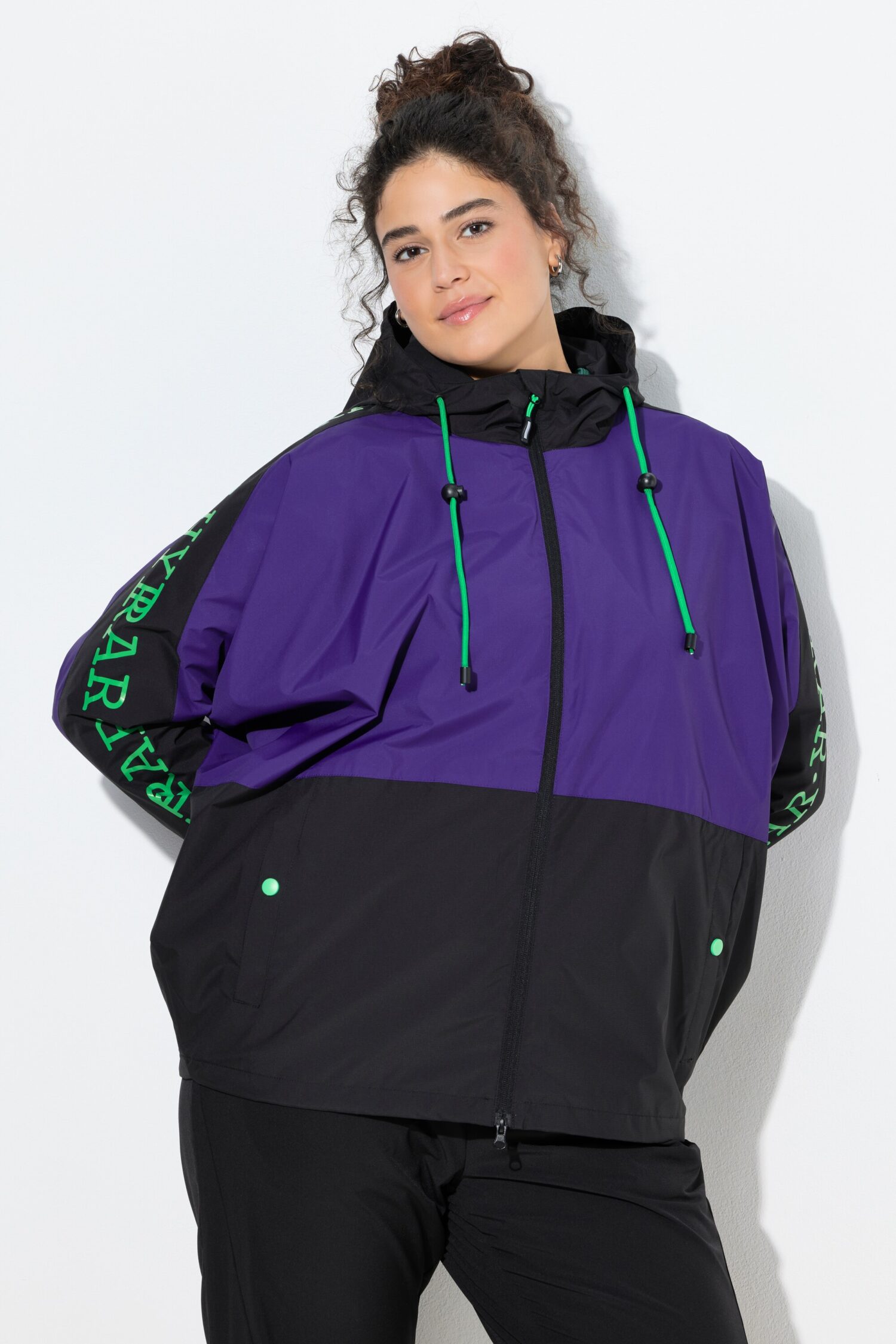 Μπουφάν oversized, αντιανεμικό με κουκούλα