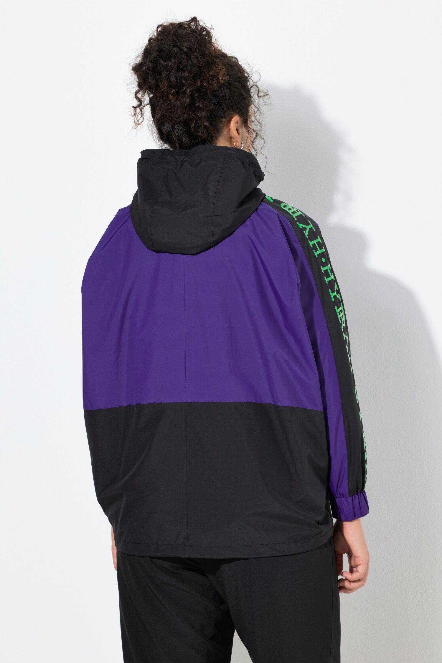 Μπουφάν oversized, αντιανεμικό με κουκούλα