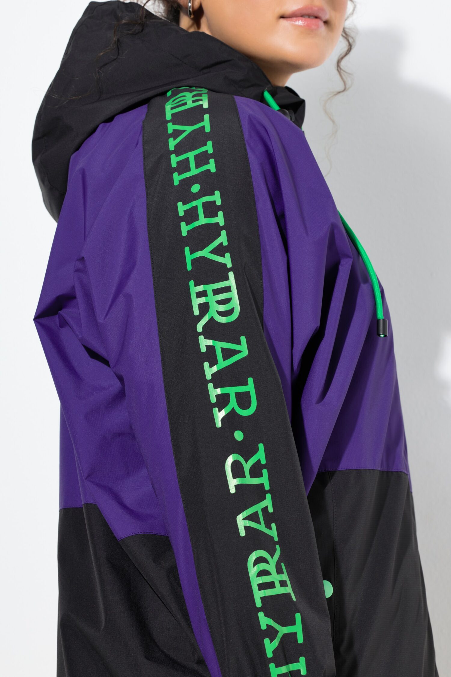 Μπουφάν oversized, αντιανεμικό με κουκούλα