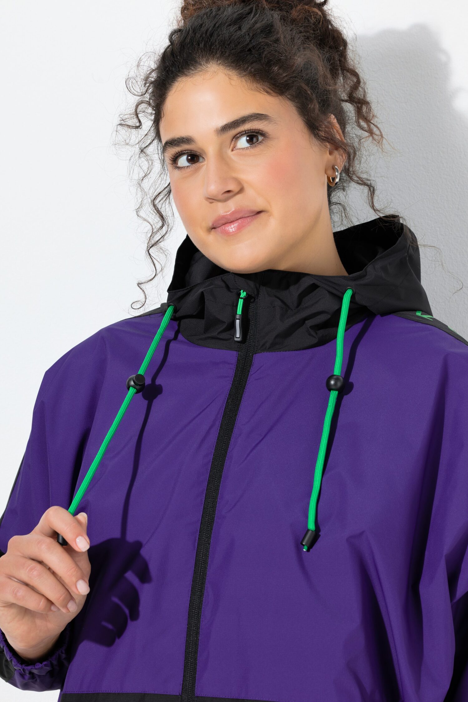 Μπουφάν oversized, αντιανεμικό με κουκούλα