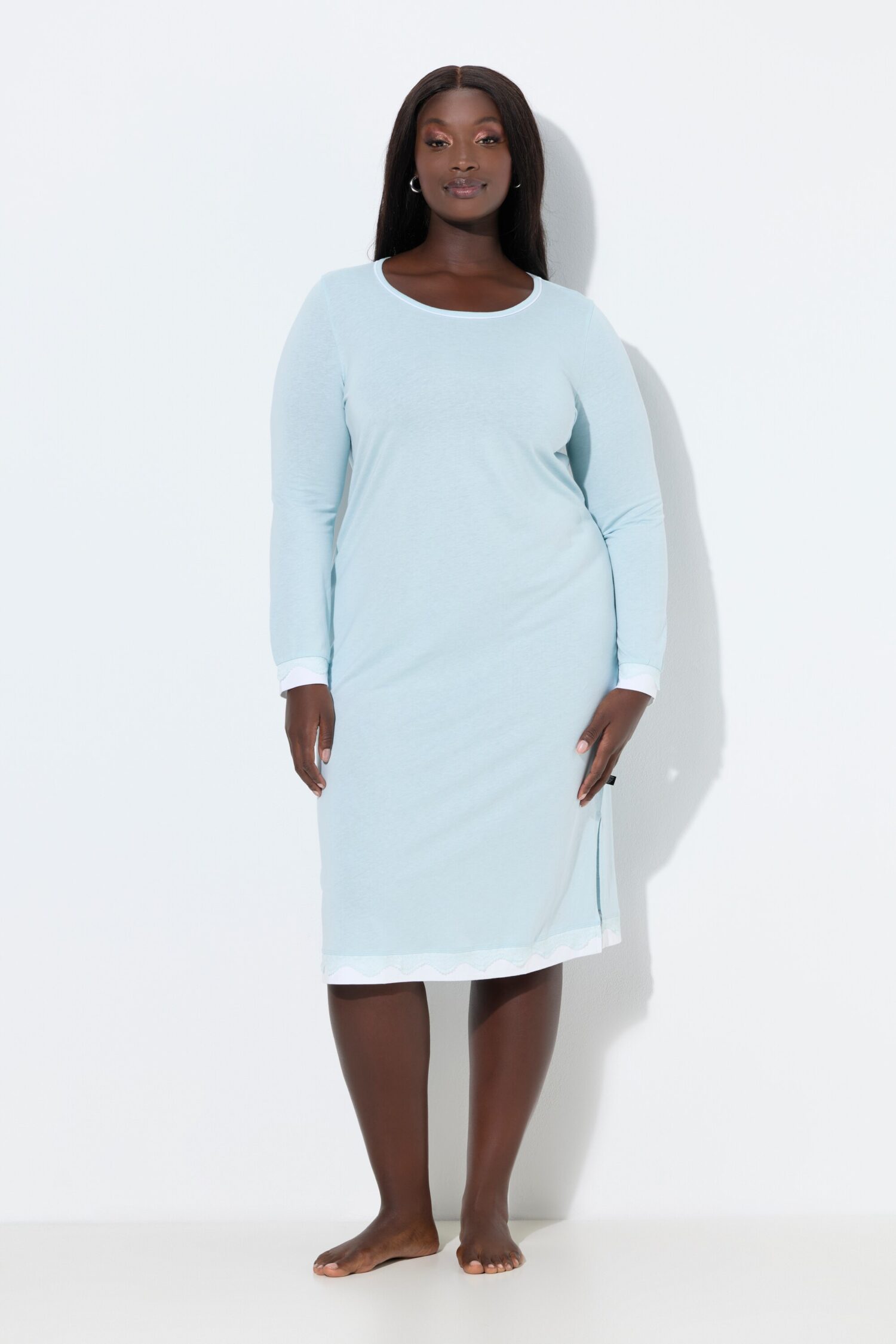 Νυχτικό oversized με δαντέλα στο τελείωμα και μακριά μανίκια