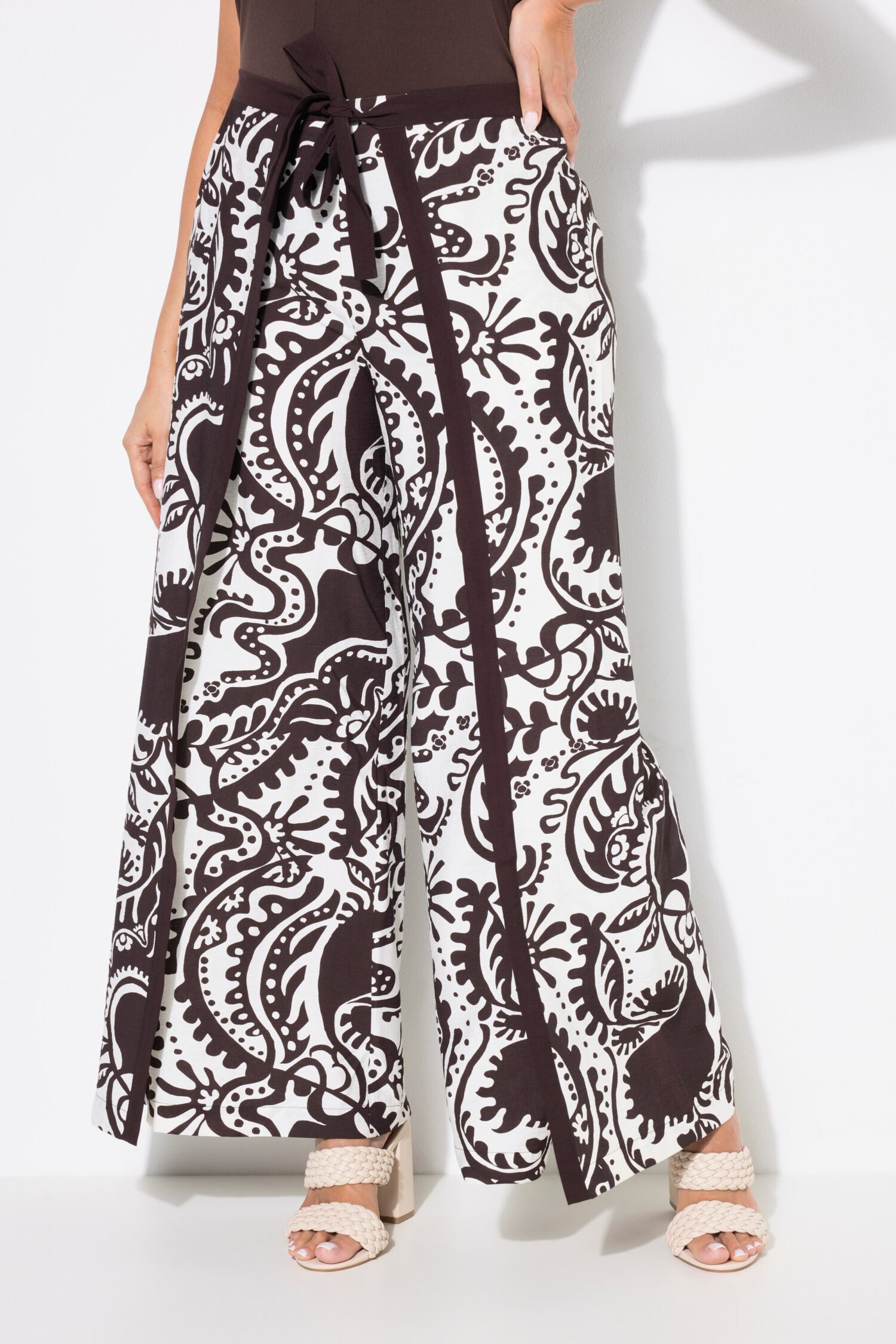 Παντελόνα σε wrap look με μοτίβο paisley
