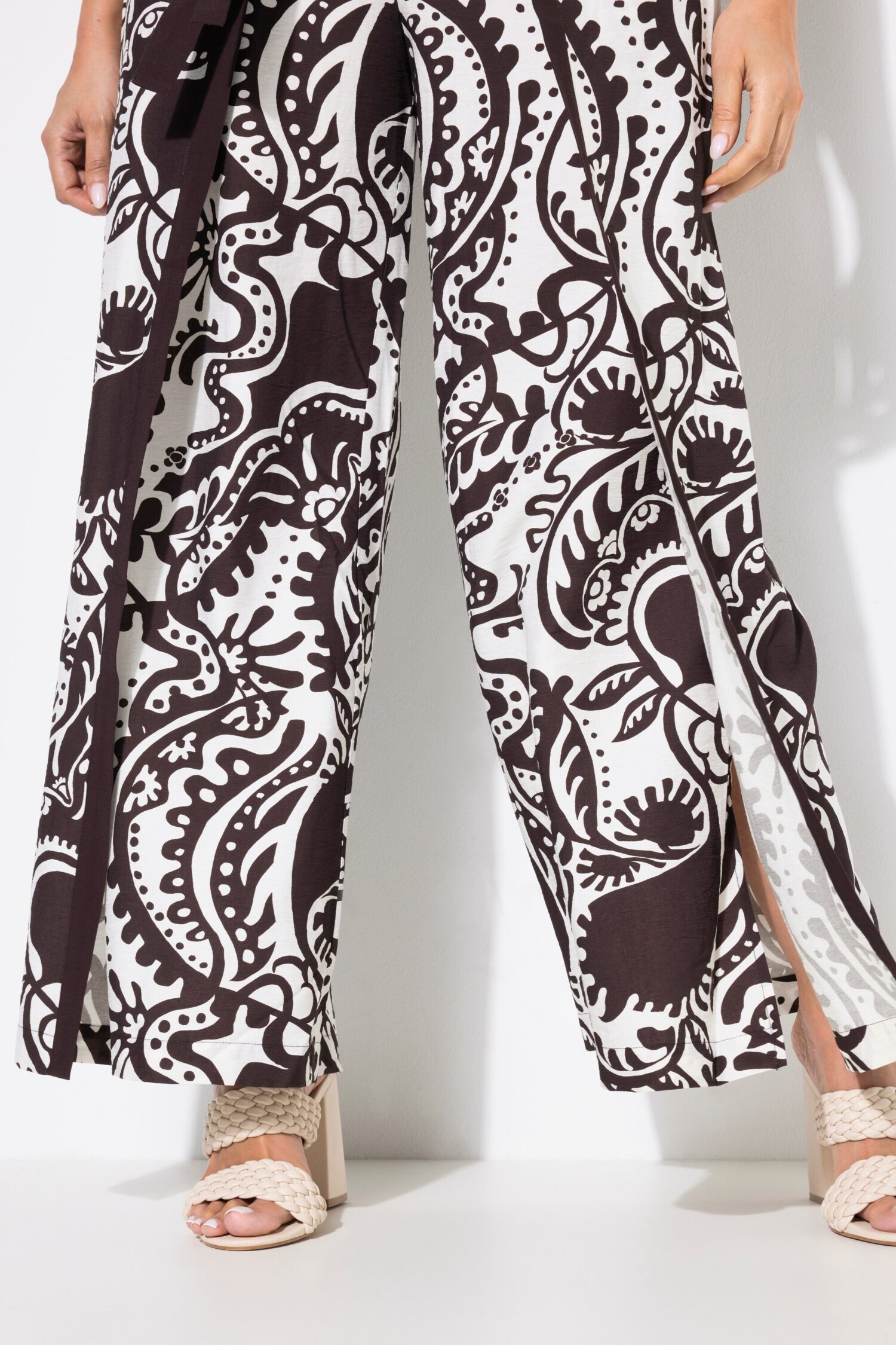 Παντελόνα σε wrap look με μοτίβο paisley