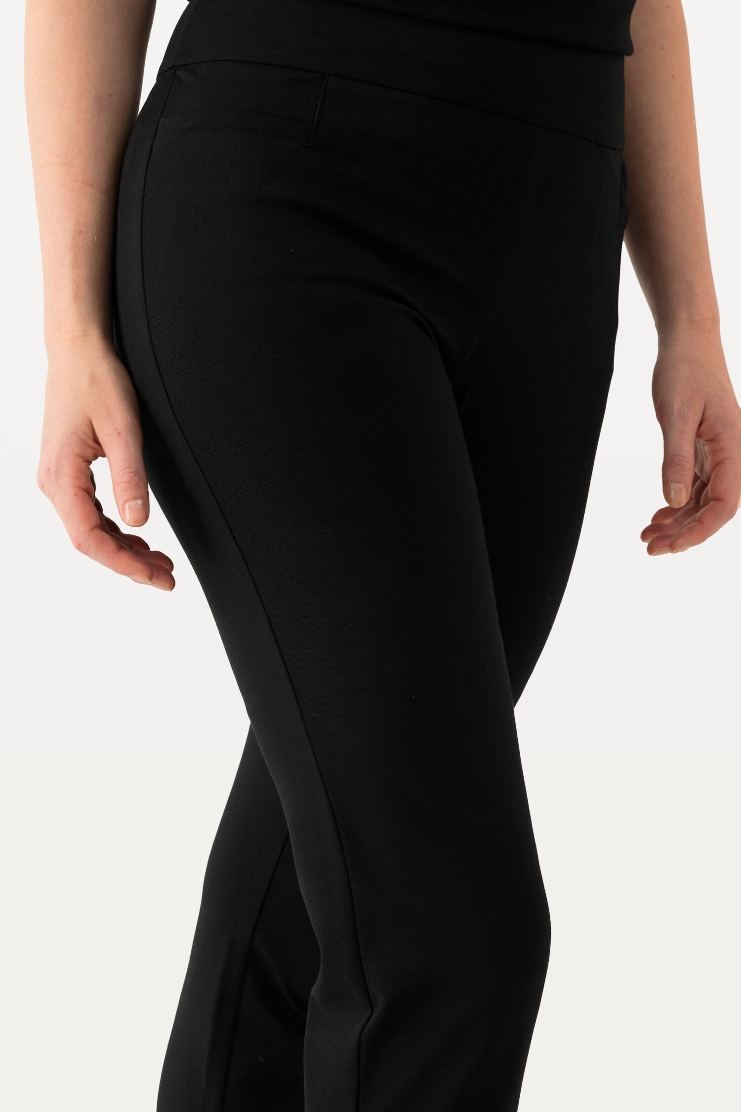 Παντελόνι bodyforming σε ίσια γραμμή