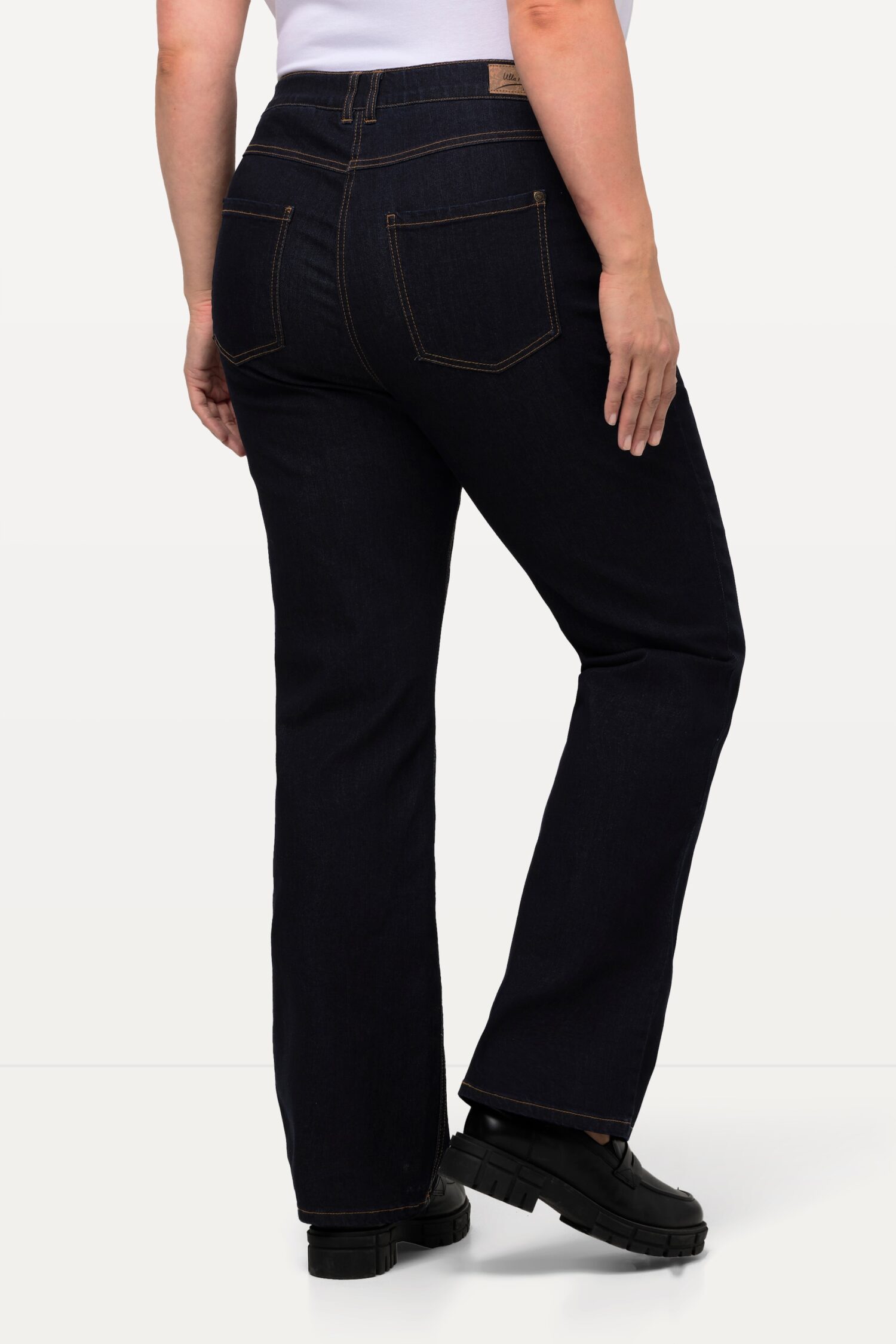 Παντελόνι τζιν bootcut, σε άνετη, ίσια γραμμή