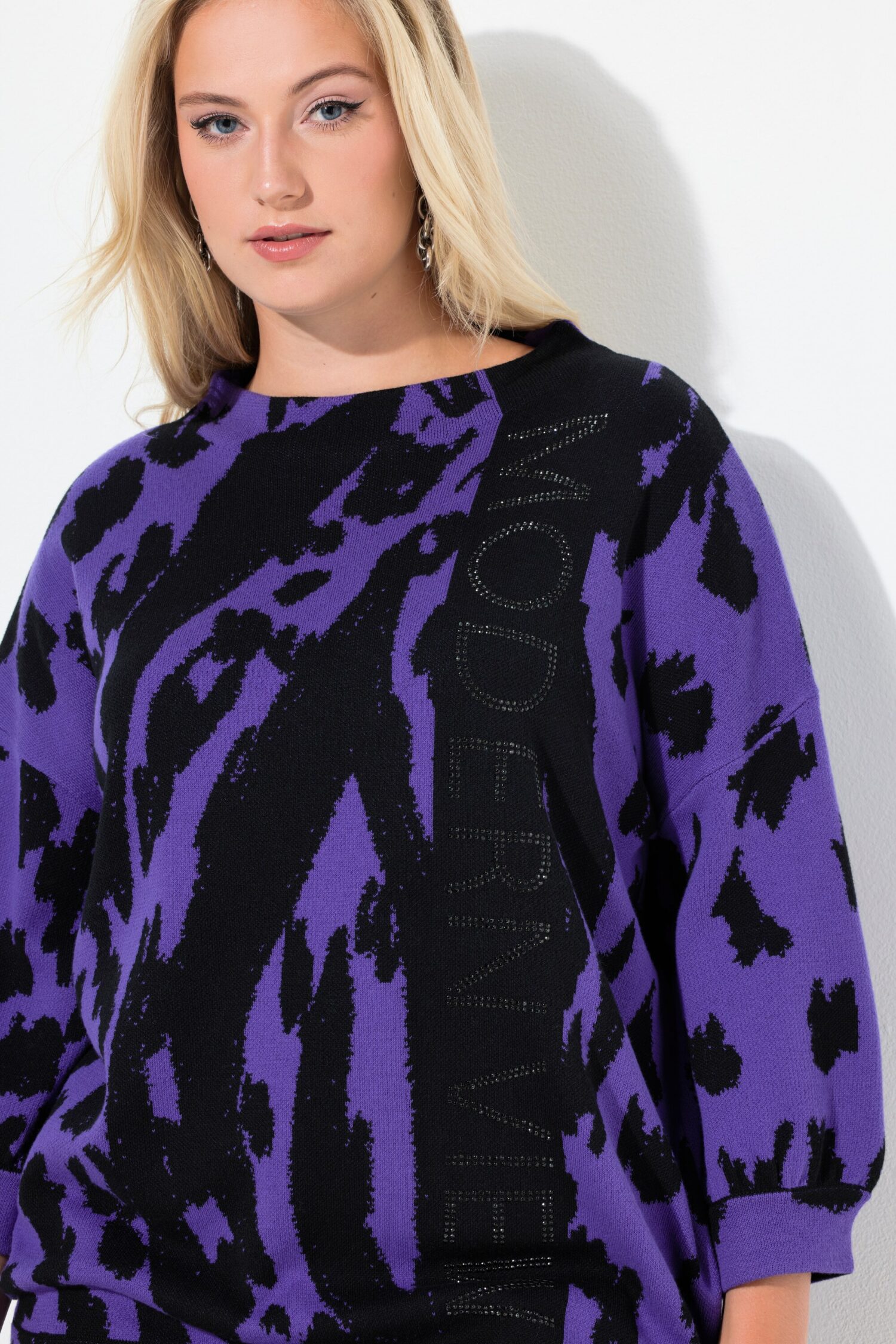 Πουλόβερ oversized με διχρωμία και στρας