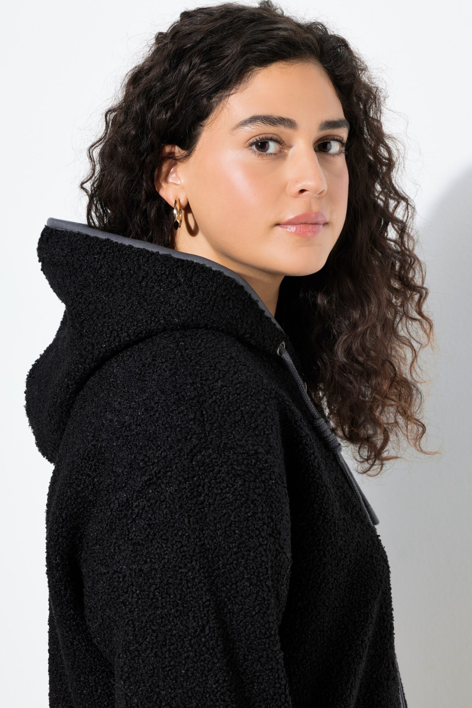 Ζακέτα, από μαλακό teddy fleece στο εσωτερικό και κουκούλα
