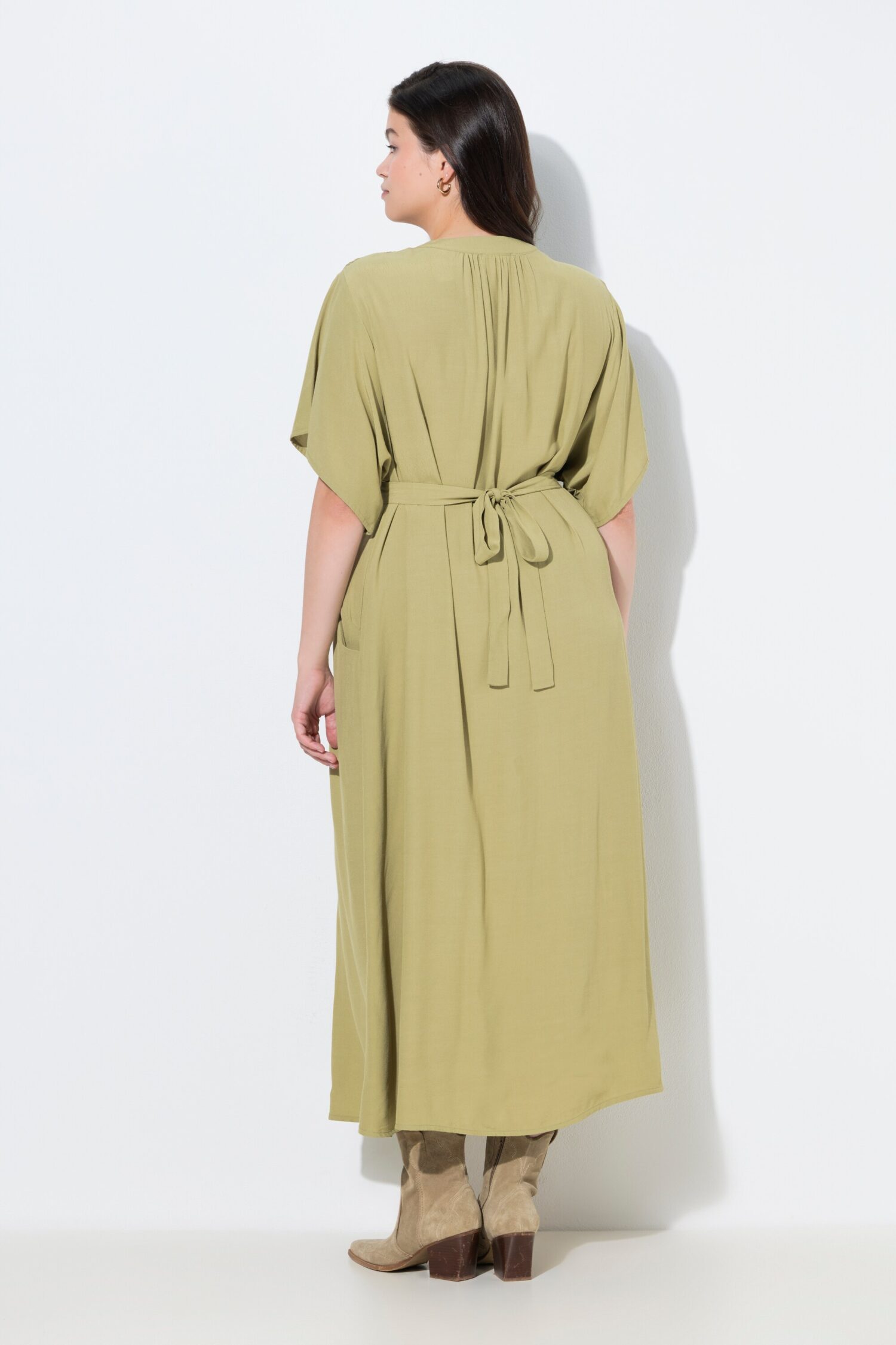 Φόρεμα μάξι με λαιμόκοψη V, wrap look και ζώνη στη μέση