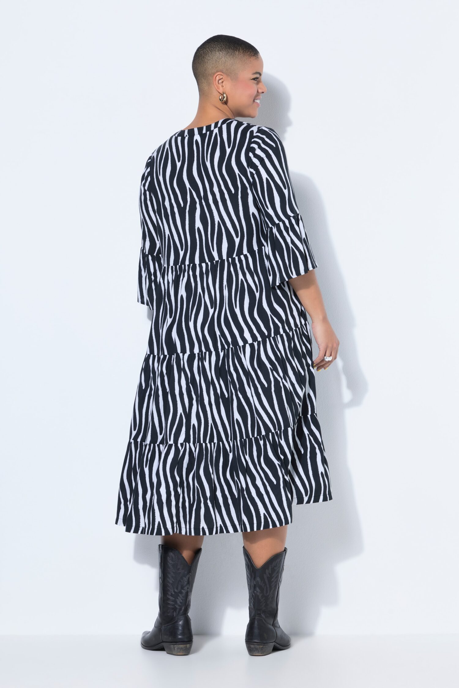 Φόρεμα με άνετη εφαρμογή, animal print και βολάν