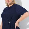 Φόρεμα μίντι oversized με ντραπέ και μικρό μεταλλικό κούμπωμα στη μέση