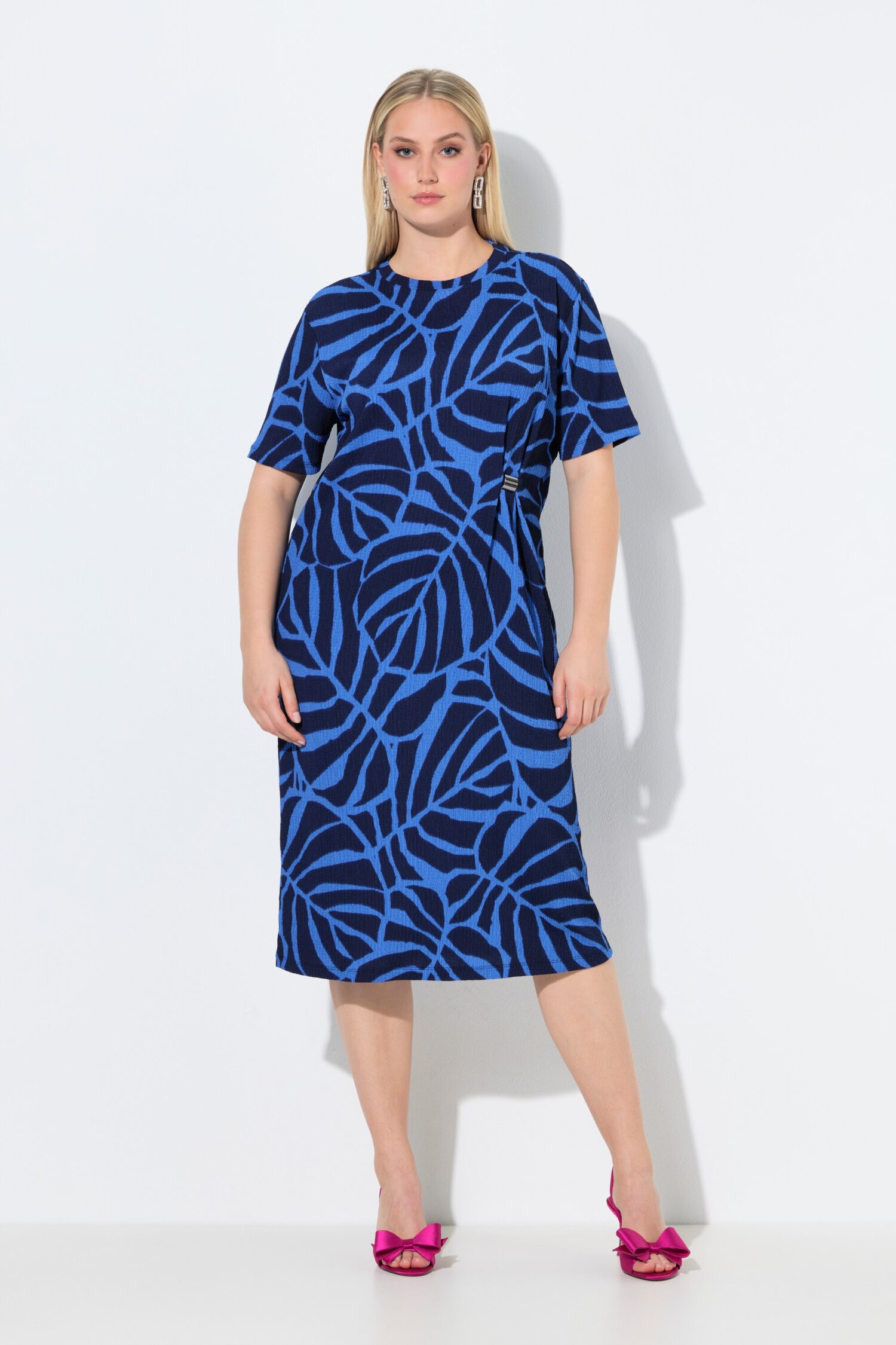 Φόρεμα μίντι oversized με στρογγυλή λαιμόκοψη και φλοράλ μοτίβο allover