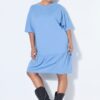 Φόρεμα oversized με βολάν και κοντά μανίκια