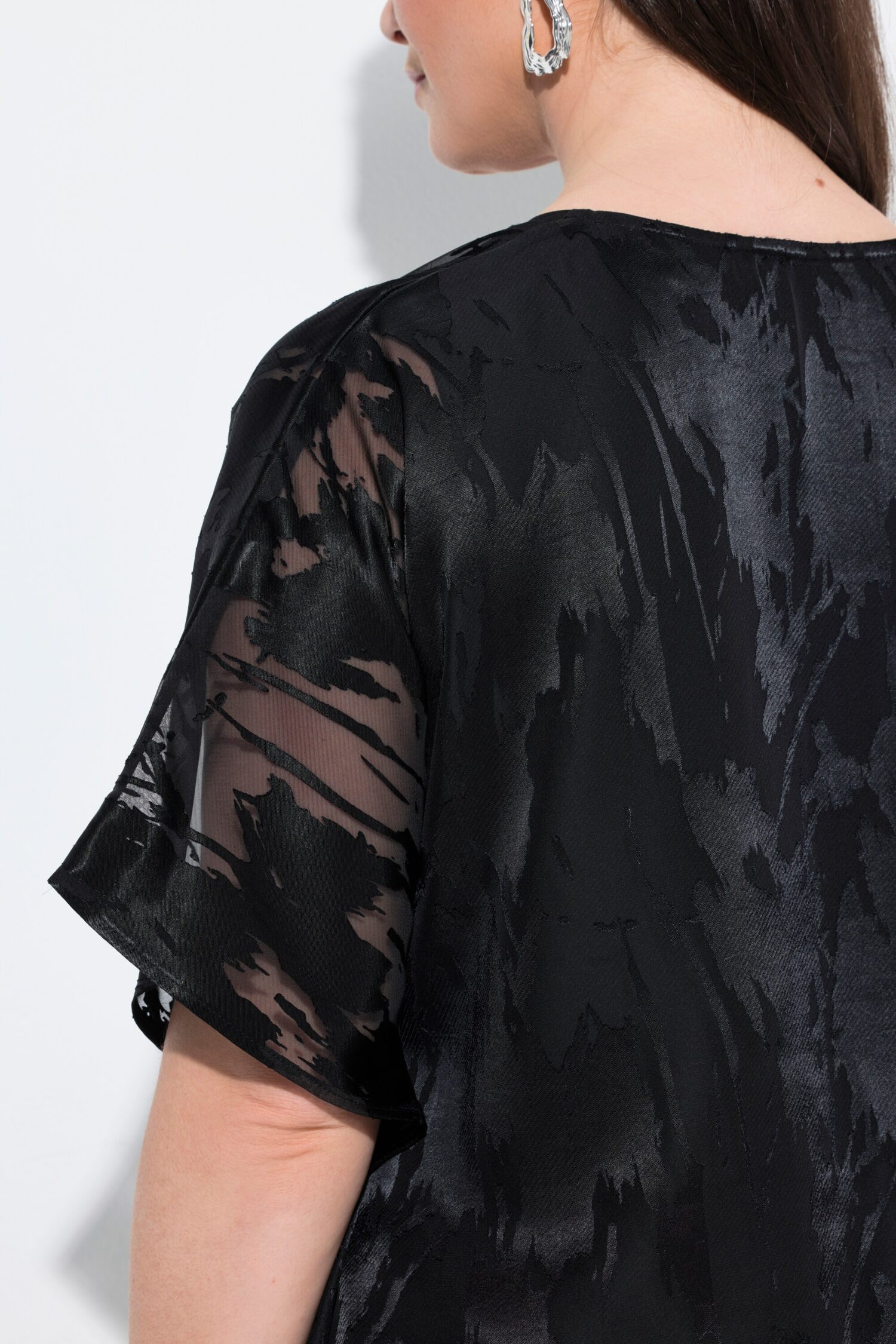 Μπλούζα oversized με layers και σχέδιο