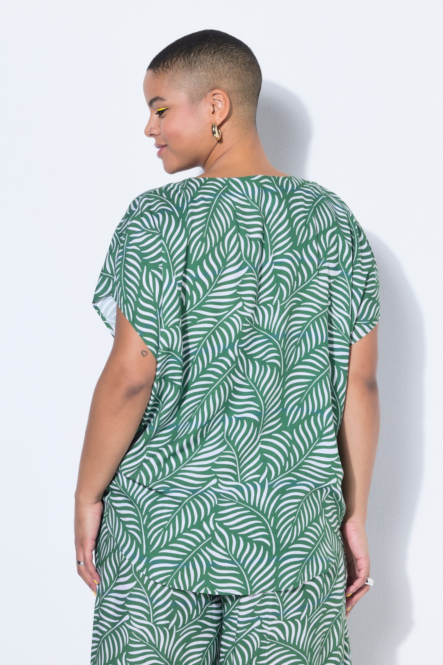 Μπλούζα oversized με στρογγυλεμένο τελείωμα