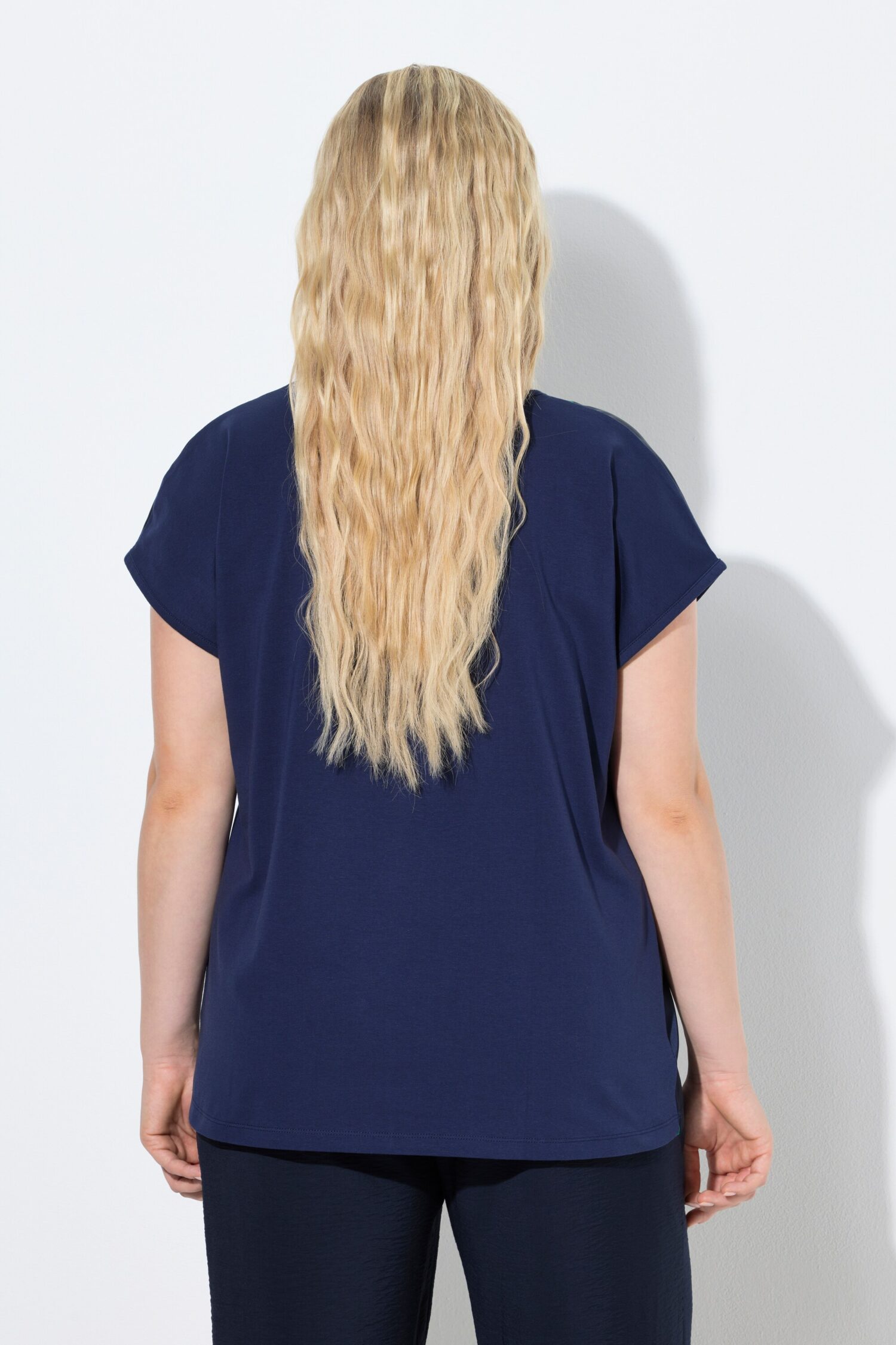 Μπλούζα oversized με στρογγυλή λαιμόκοψη και κοντά μανίκια