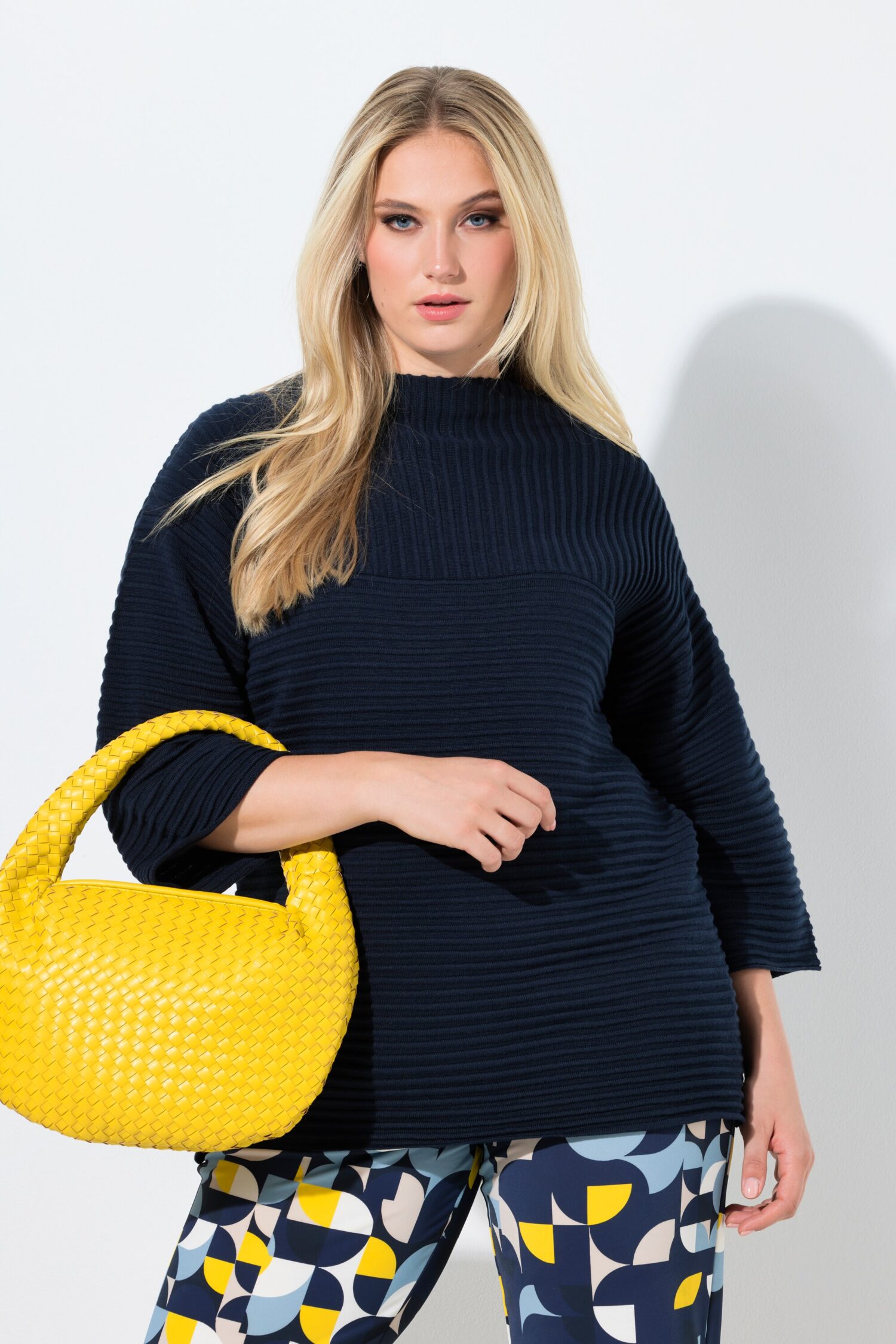 Μπλούζα πλεκτή oversized με ριμπ υφή, όρθιο γιακά και μανίκια 3/4