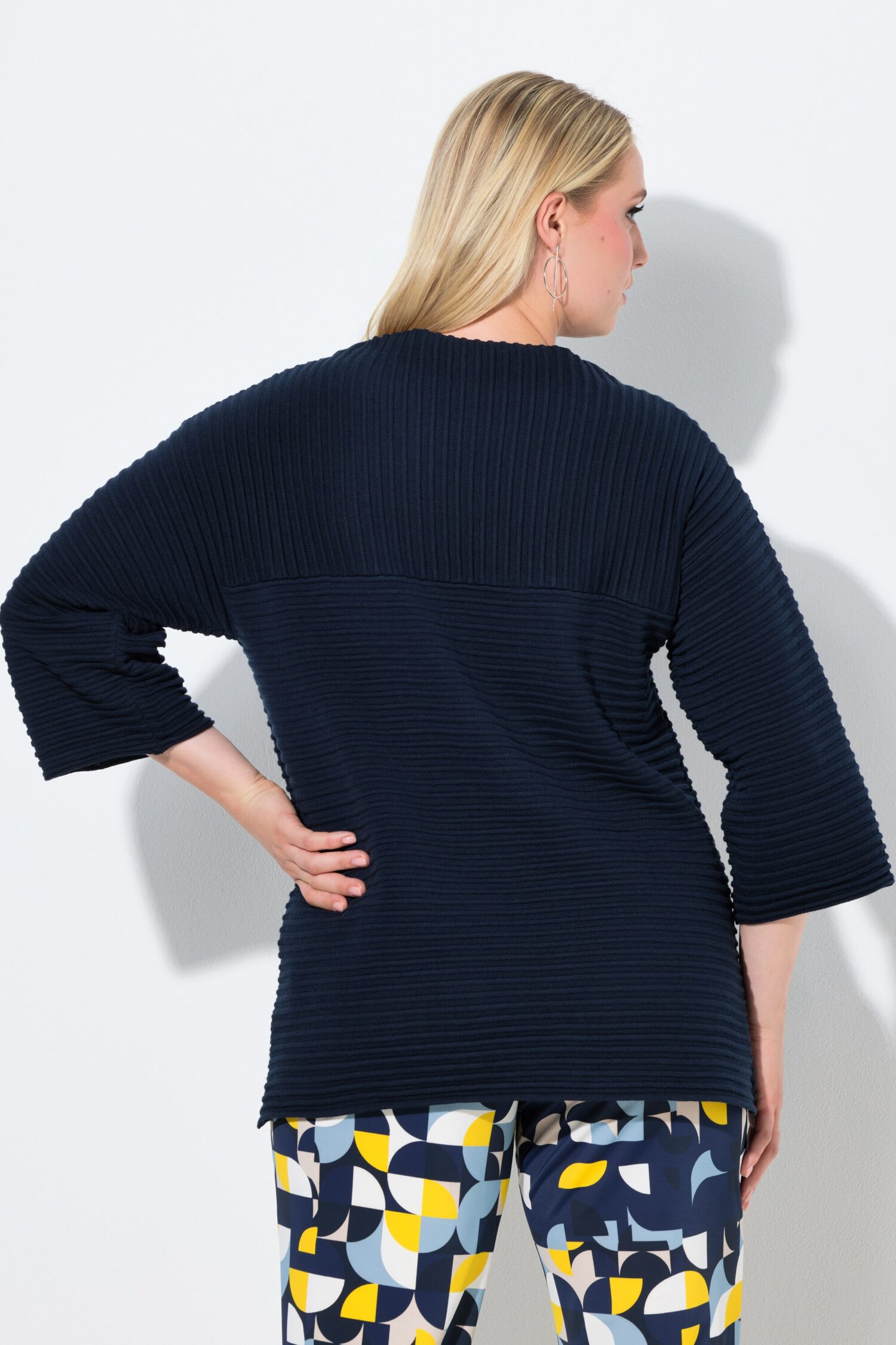 Μπλούζα πλεκτή oversized με ριμπ υφή, όρθιο γιακά και μανίκια 3/4