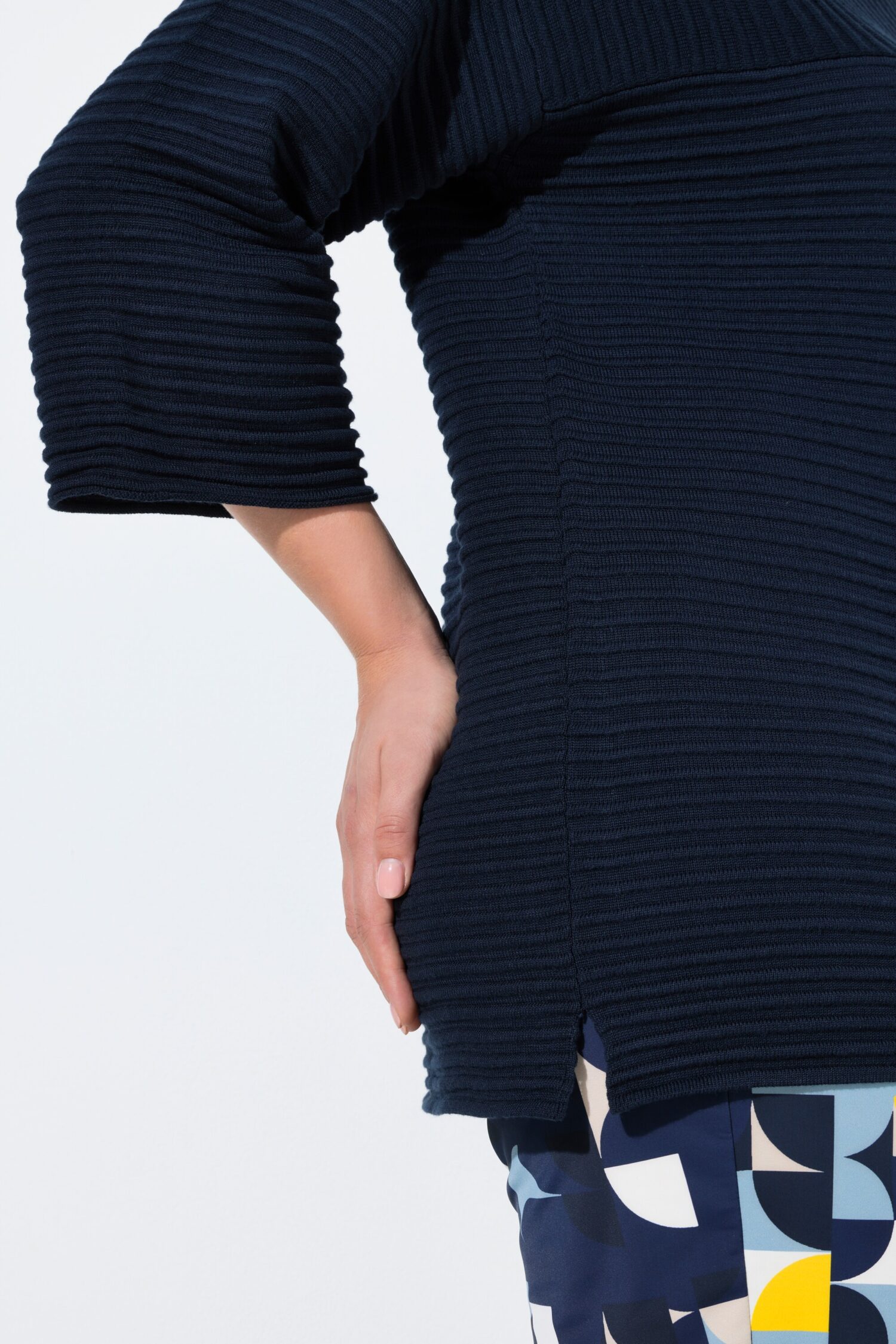 Μπλούζα πλεκτή oversized με ριμπ υφή, όρθιο γιακά και μανίκια 3/4