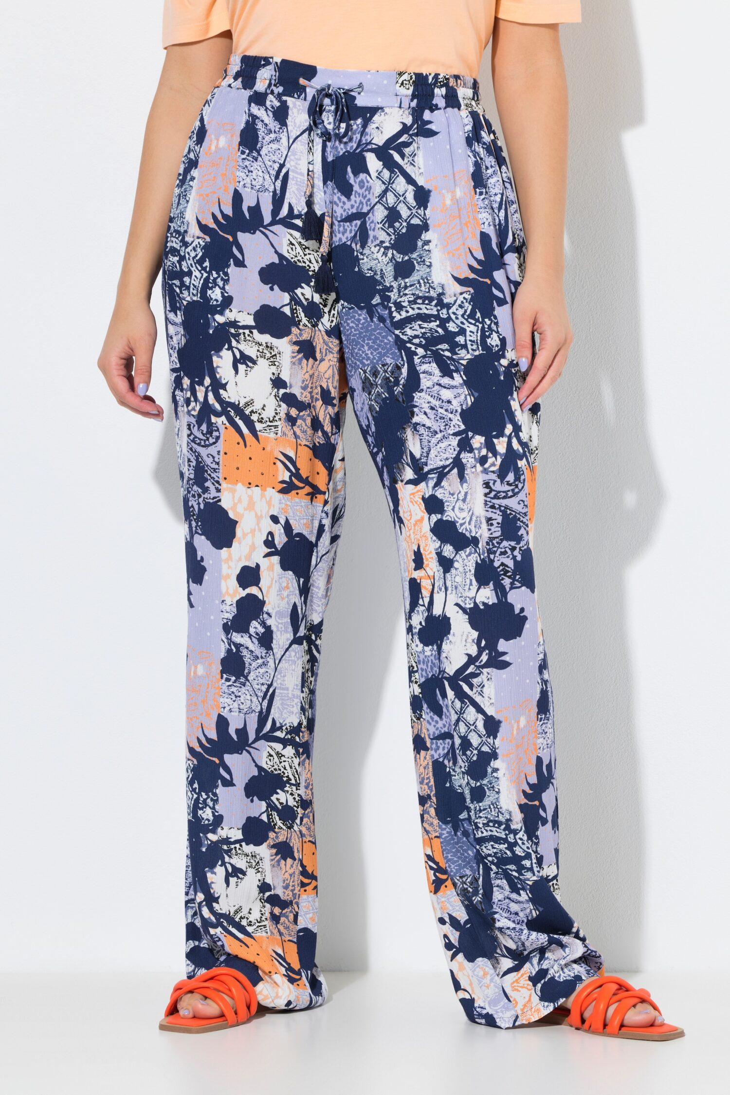 Παντελόνα με άνετη εφαρμογή κι ελαστική μέση