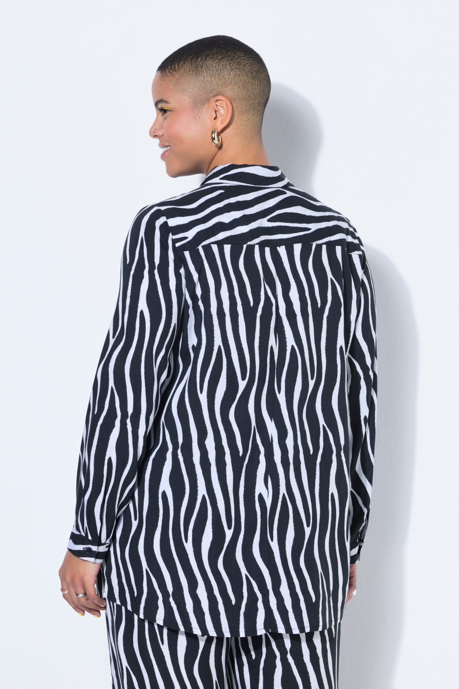 Πουκάμισο σε ίσια γραμμή με animal print και πλαϊνά σκισίματα