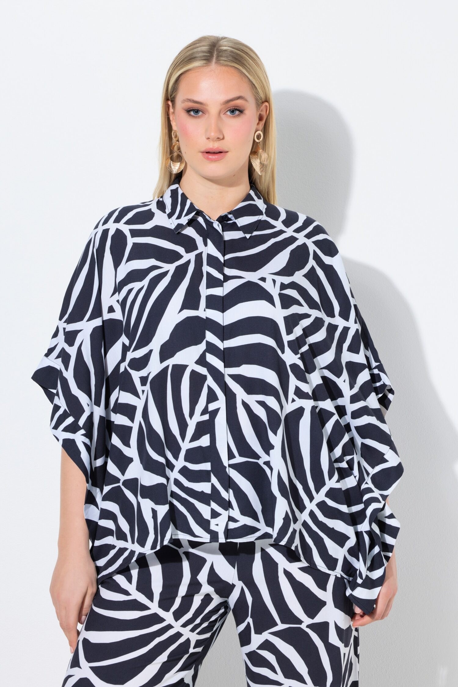 Πουκάμισο σε στυλ πόντσο, oversized με μοτίβο