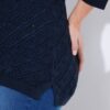 Πουλόβερ με κλασική εφαρμογή και πλαϊνά σκισίματα