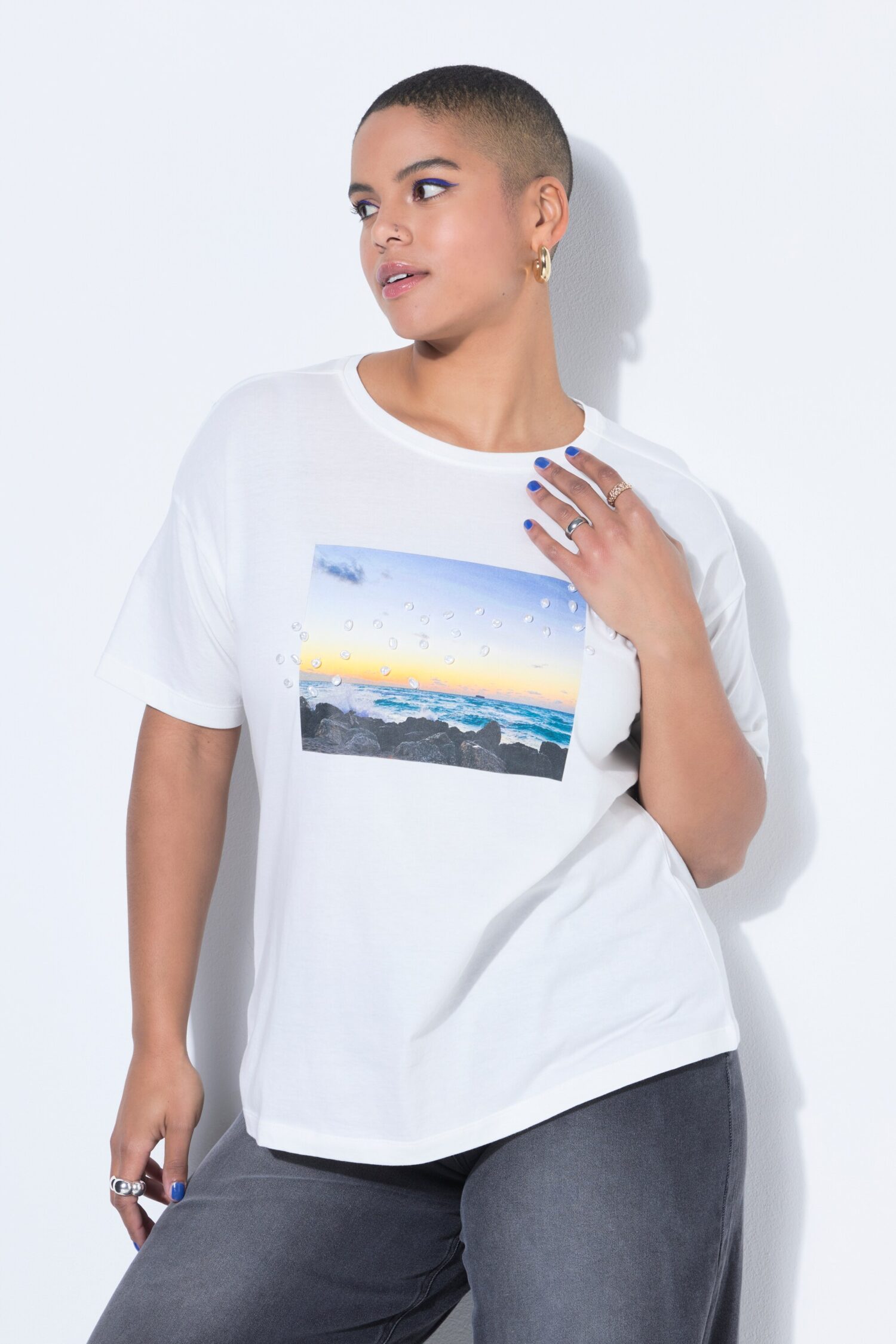 T-shirt oversized με τύπωμα και διακοσμητικές πέρλες