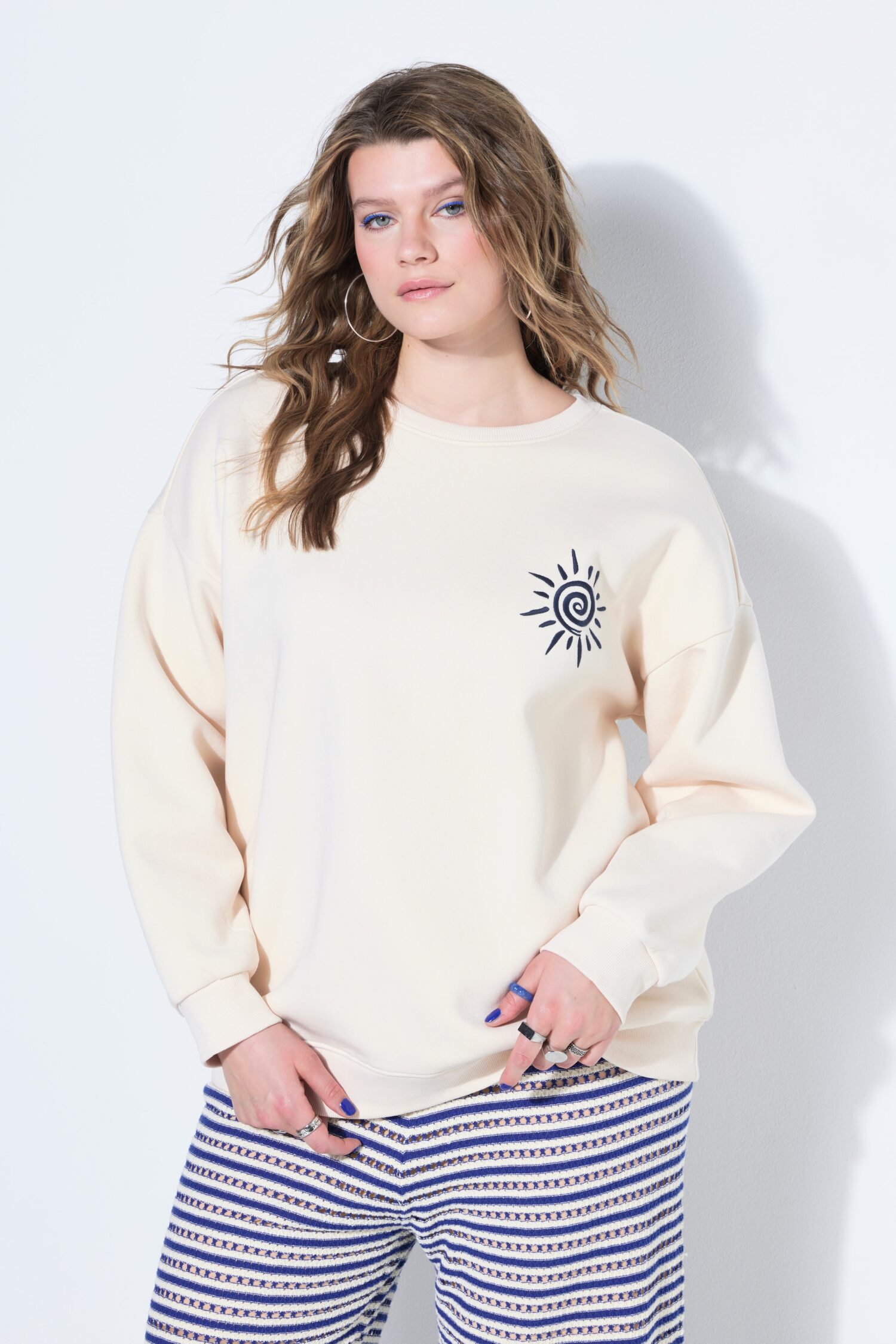 Μπλούζα φούτερ oversized με κέντημα SUN