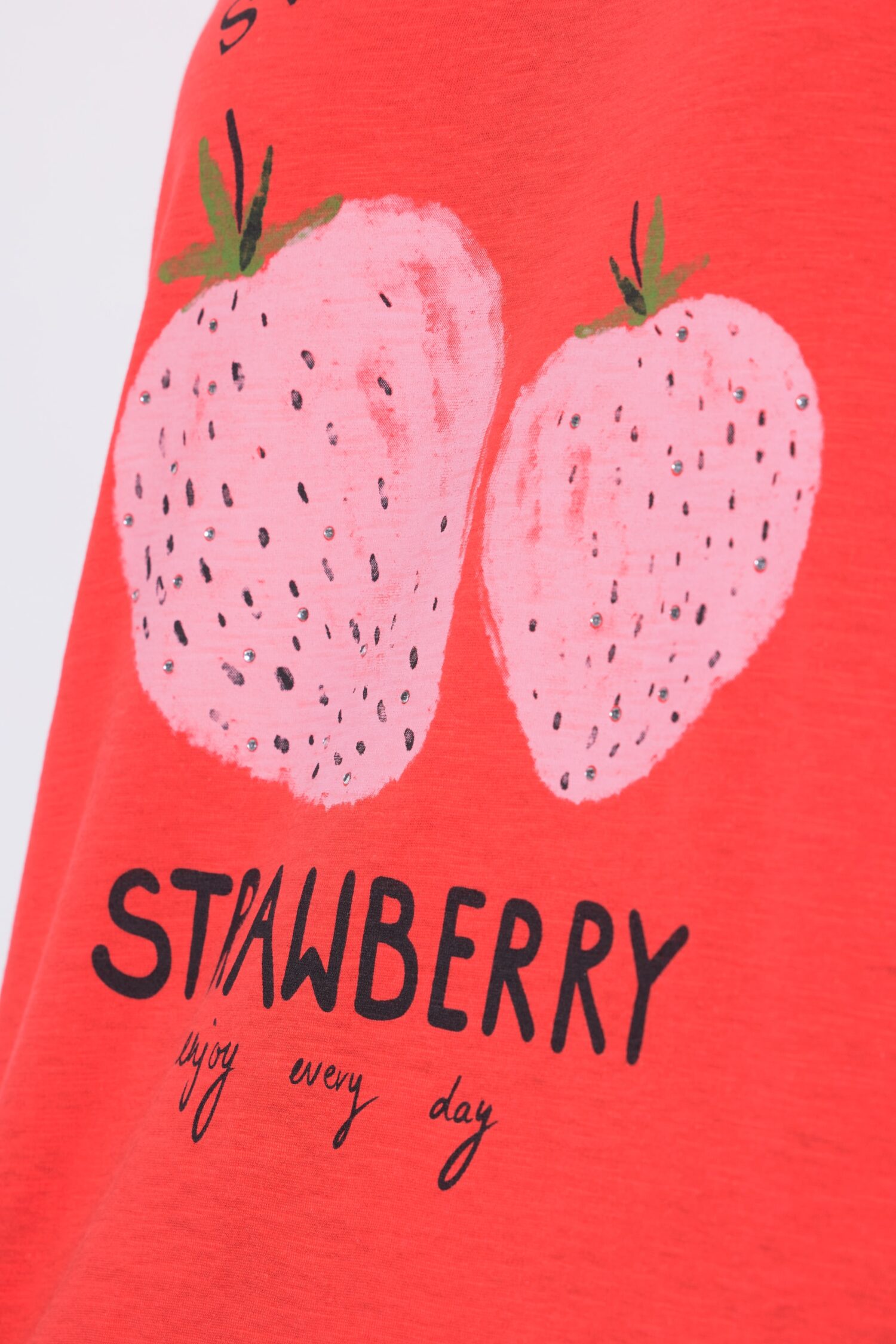 Μπλούζα κοντομάνικη με σχέδιο strawberry και στρας