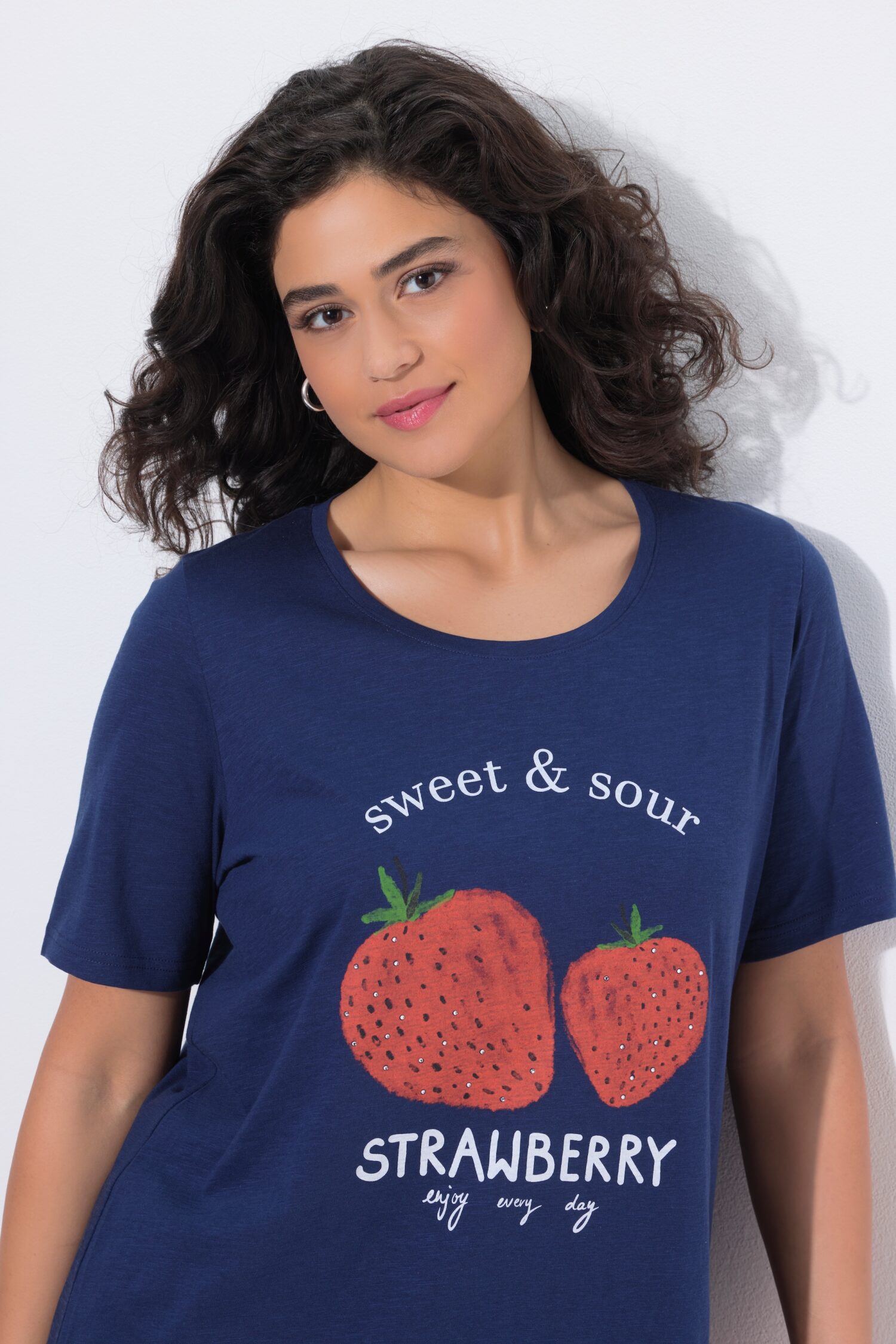 Μπλούζα κοντομάνικη με σχέδιο strawberry και στρας