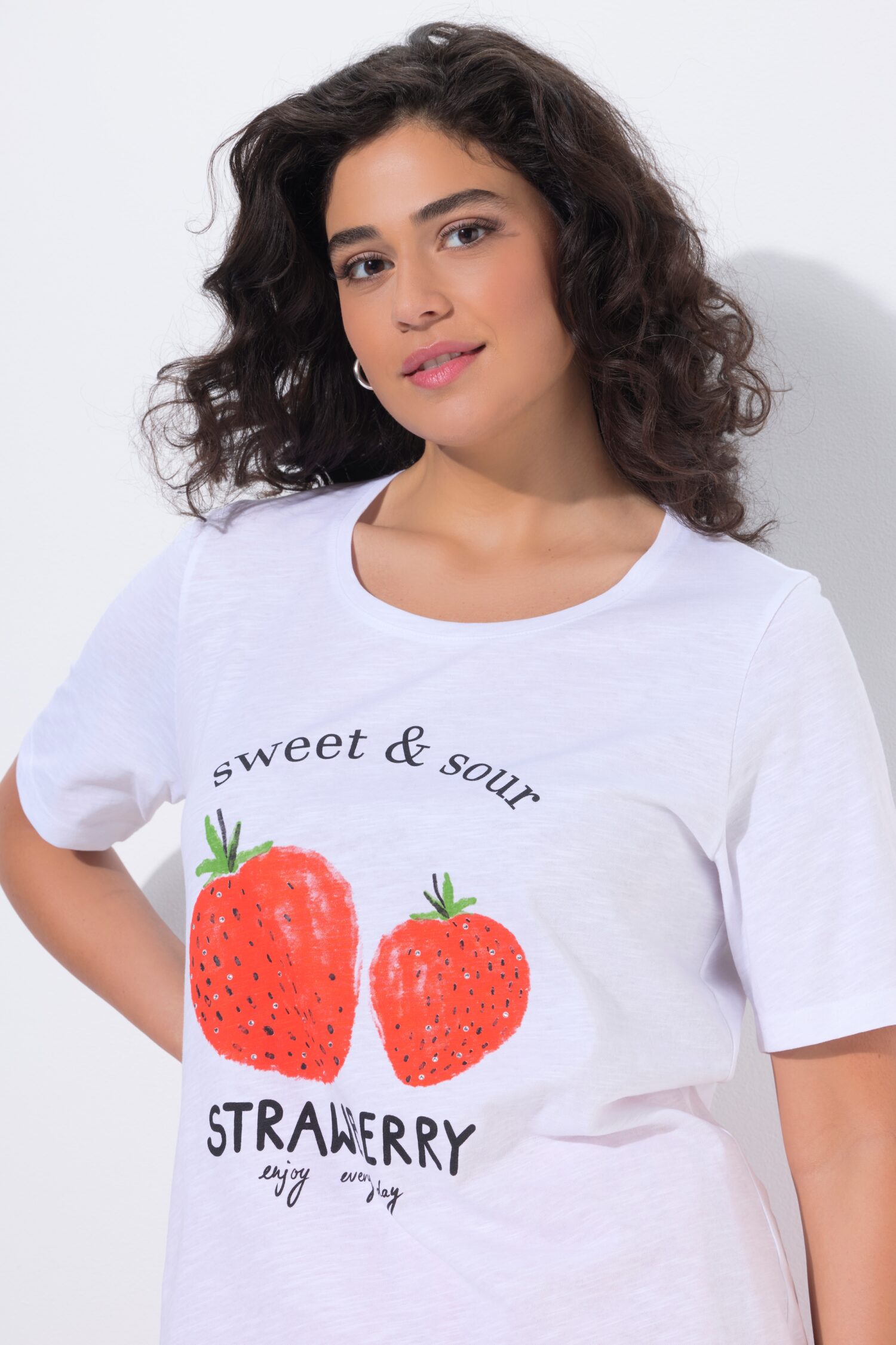 Μπλούζα κοντομάνικη με σχέδιο strawberry και στρας