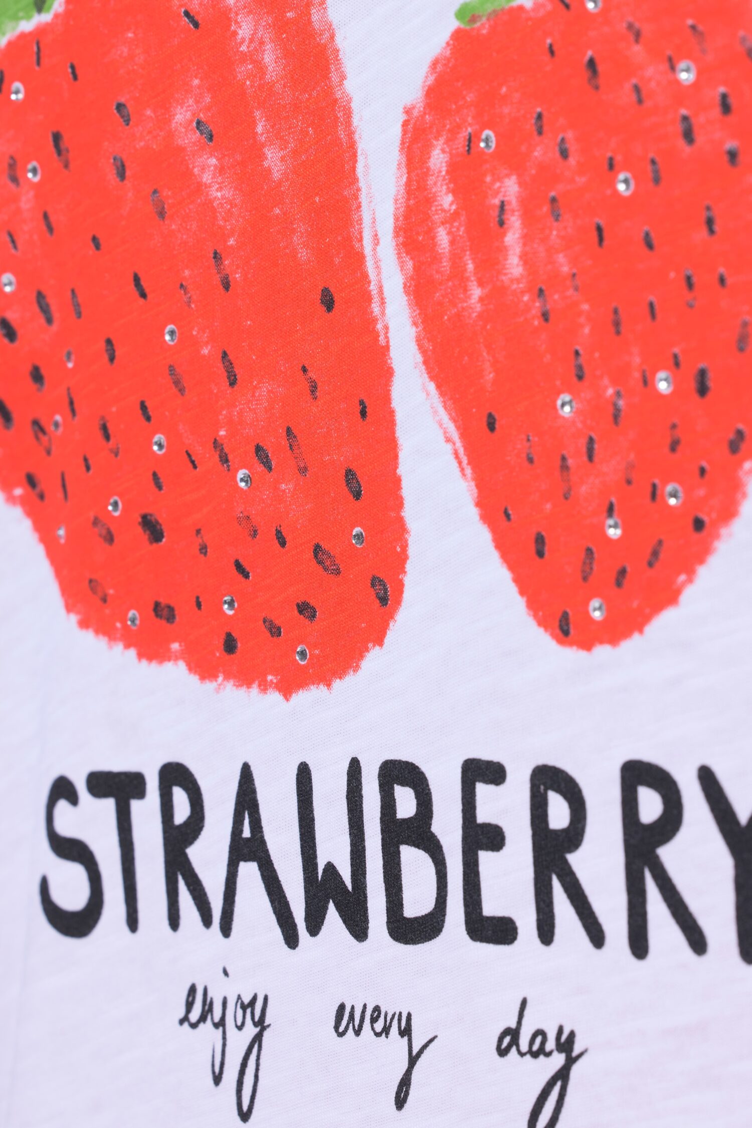 Μπλούζα κοντομάνικη με σχέδιο strawberry και στρας
