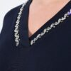 Μπλούζα με διακοσμητικές πέτρες στη V λαιμόκοψη