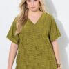 Μπλούζα oversized με λαιμόκοψη V και κοντά μανίκια