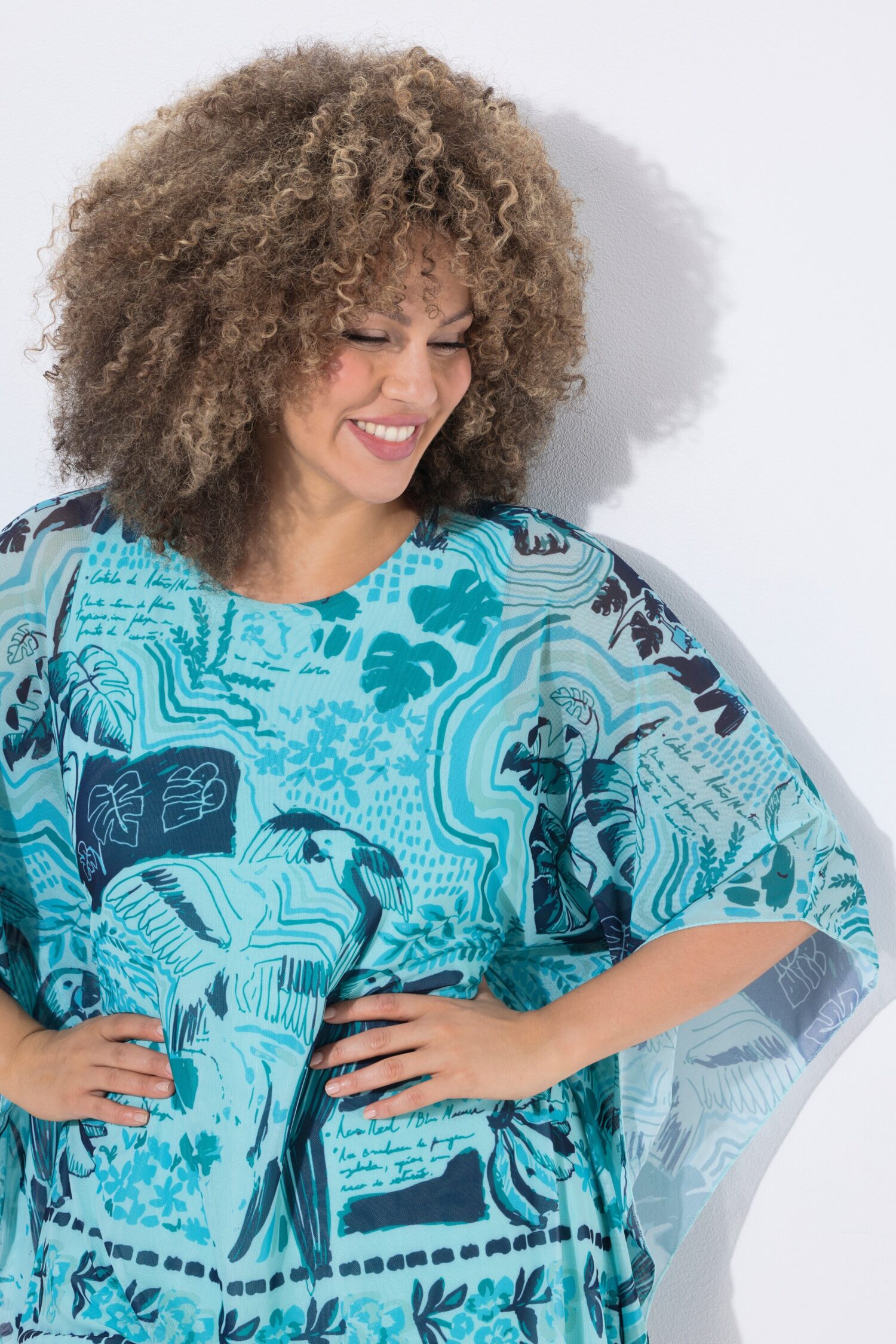 Μπλούζα oversized με layers κι αδιαφανές τοπ εσωτερικά