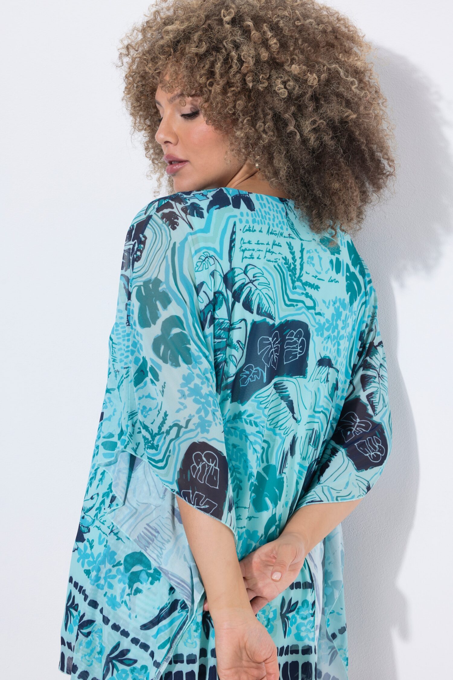 Μπλούζα oversized με layers κι αδιαφανές τοπ εσωτερικά