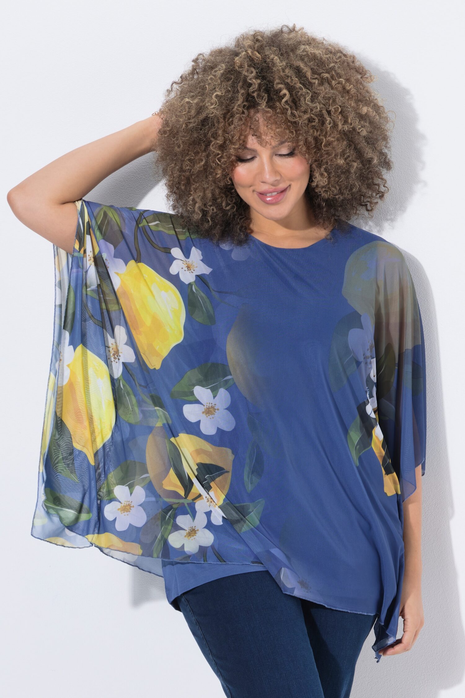 Μπλούζα oversized με layers κι αδιαφανές τοπ εσωτερικά