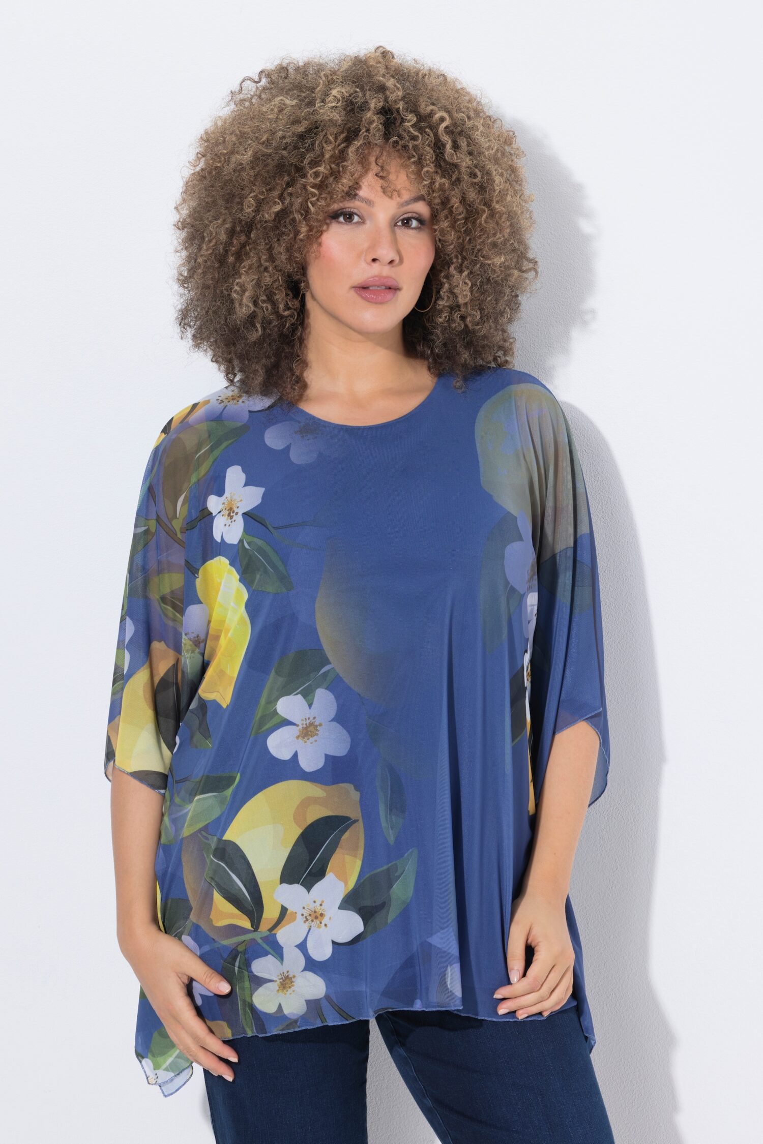 Μπλούζα oversized με layers κι αδιαφανές τοπ εσωτερικά