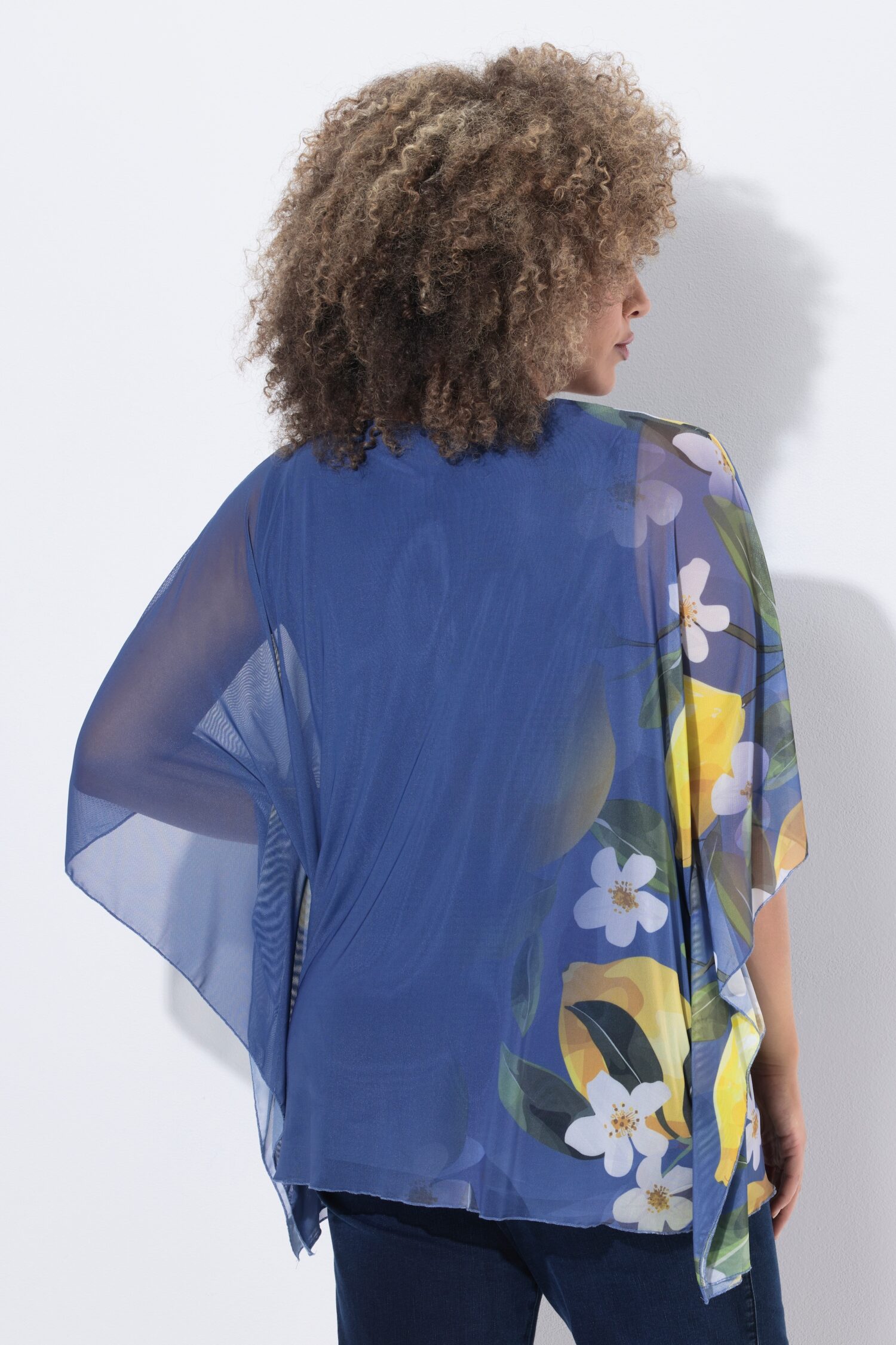 Μπλούζα oversized με layers κι αδιαφανές τοπ εσωτερικά