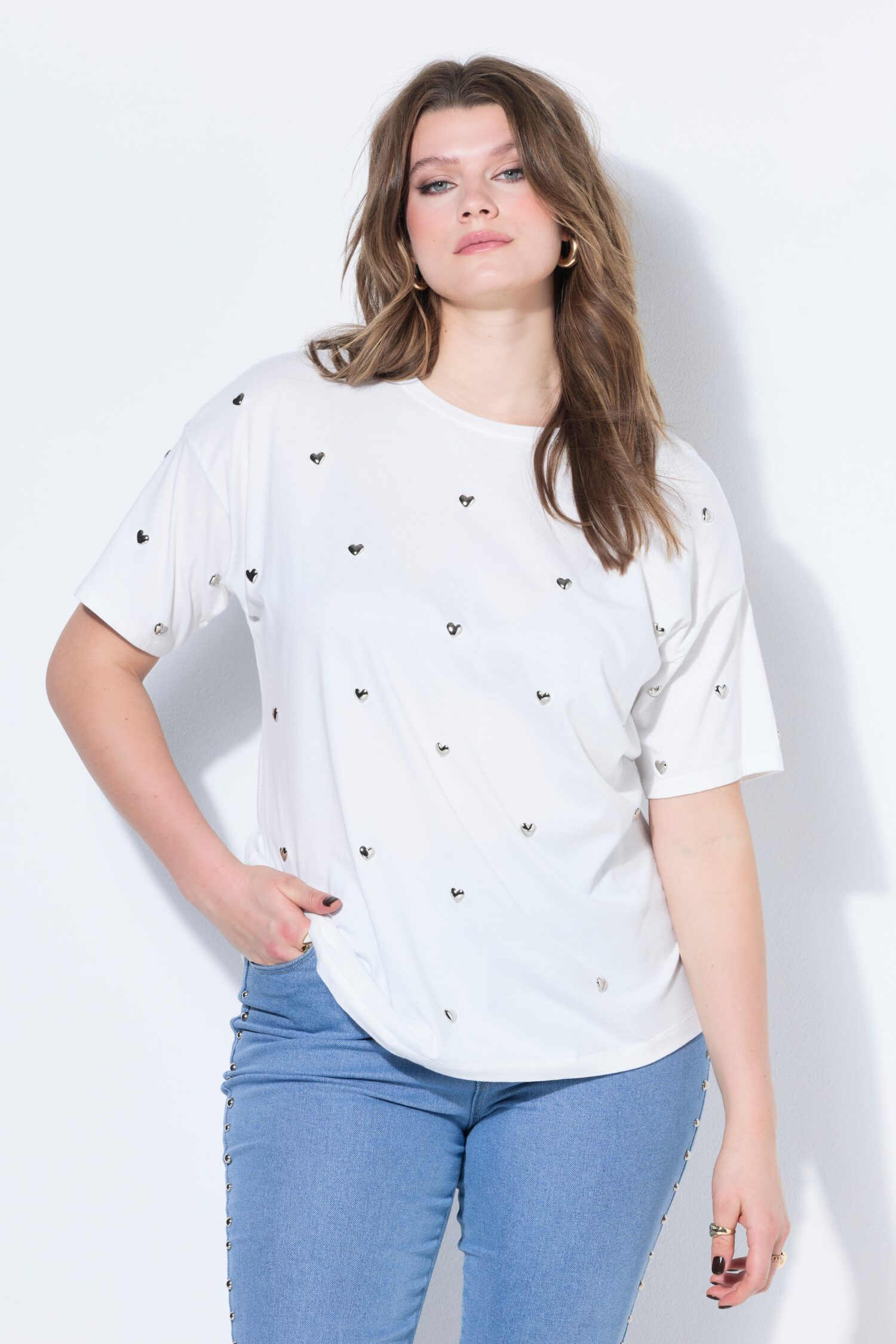 Μπλούζα oversized με μεταλλικές καρδιές
