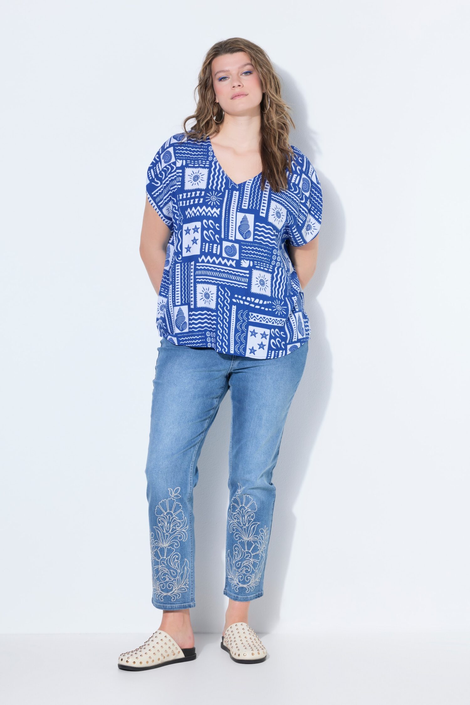 Μπλούζα oversized με tile print και κοντά μανίκια