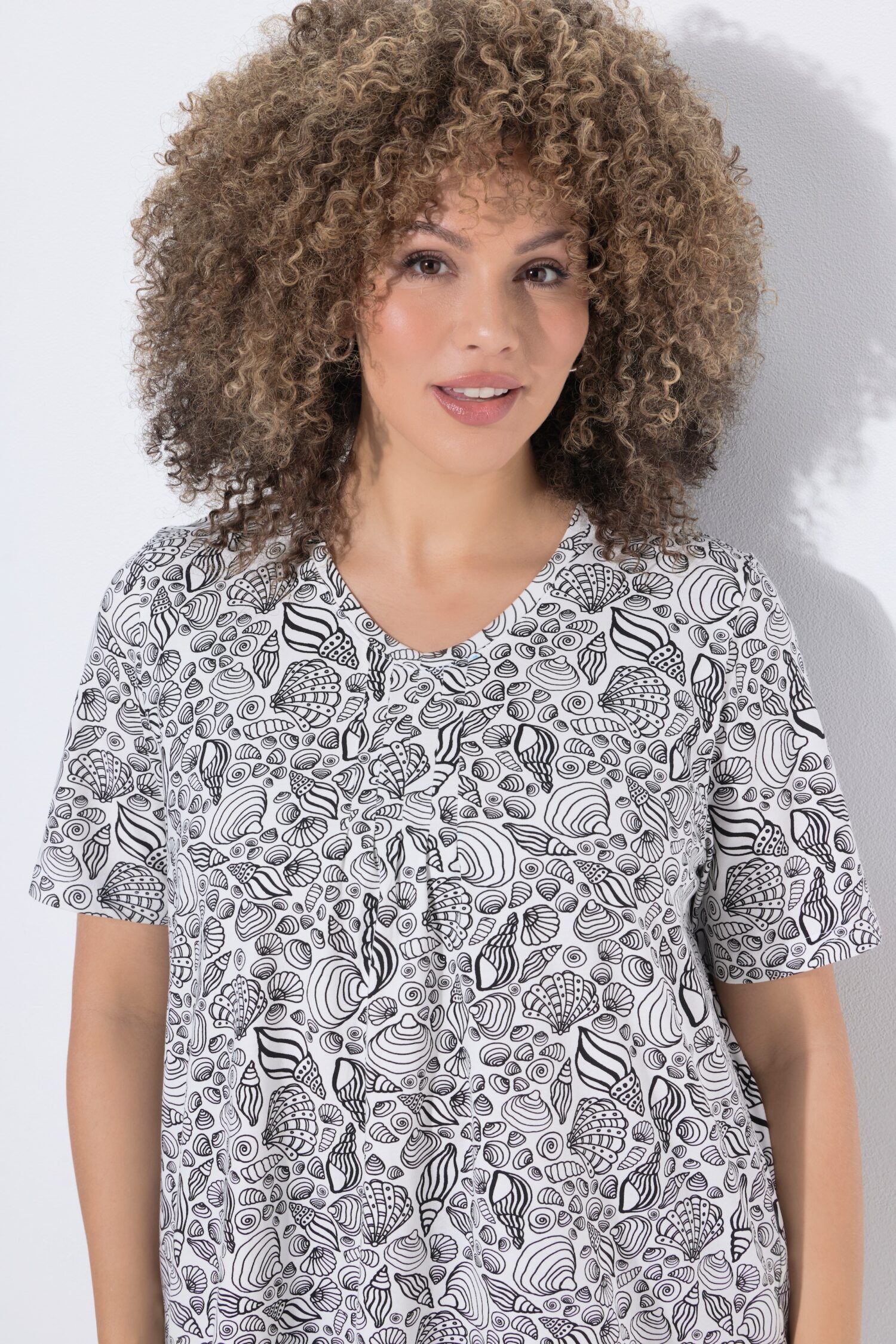 Μπλούζα σε γραμμή Α με μυτερό τελείωμα και κοντά μανίκια