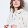 Μπουφάν τζιν oversized με κέντημα και χαμηλούς ώμους
