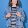Μπουφάν τζιν σε boxy fit με ρυθμιζόμενο τελείωμα