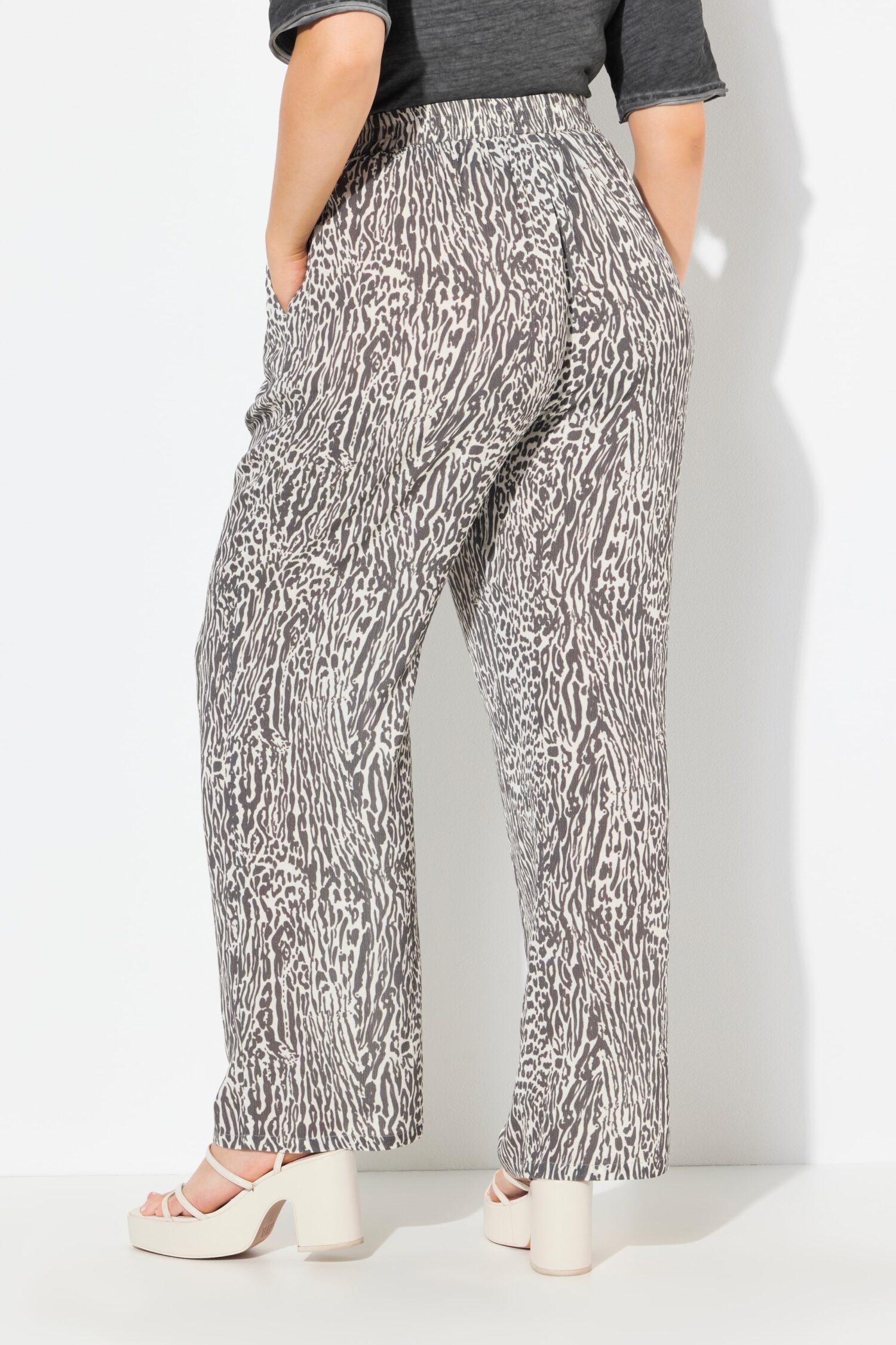 Παντελόνα με ελαστική μέση, τσέπες και animal print