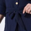 Παντελόνι σε φαρδιά γραμμή με λεπτομέρεια στο τελείωμα
