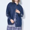 Πουκάμισο τζιν oversized με κέντημα στα μανίκια